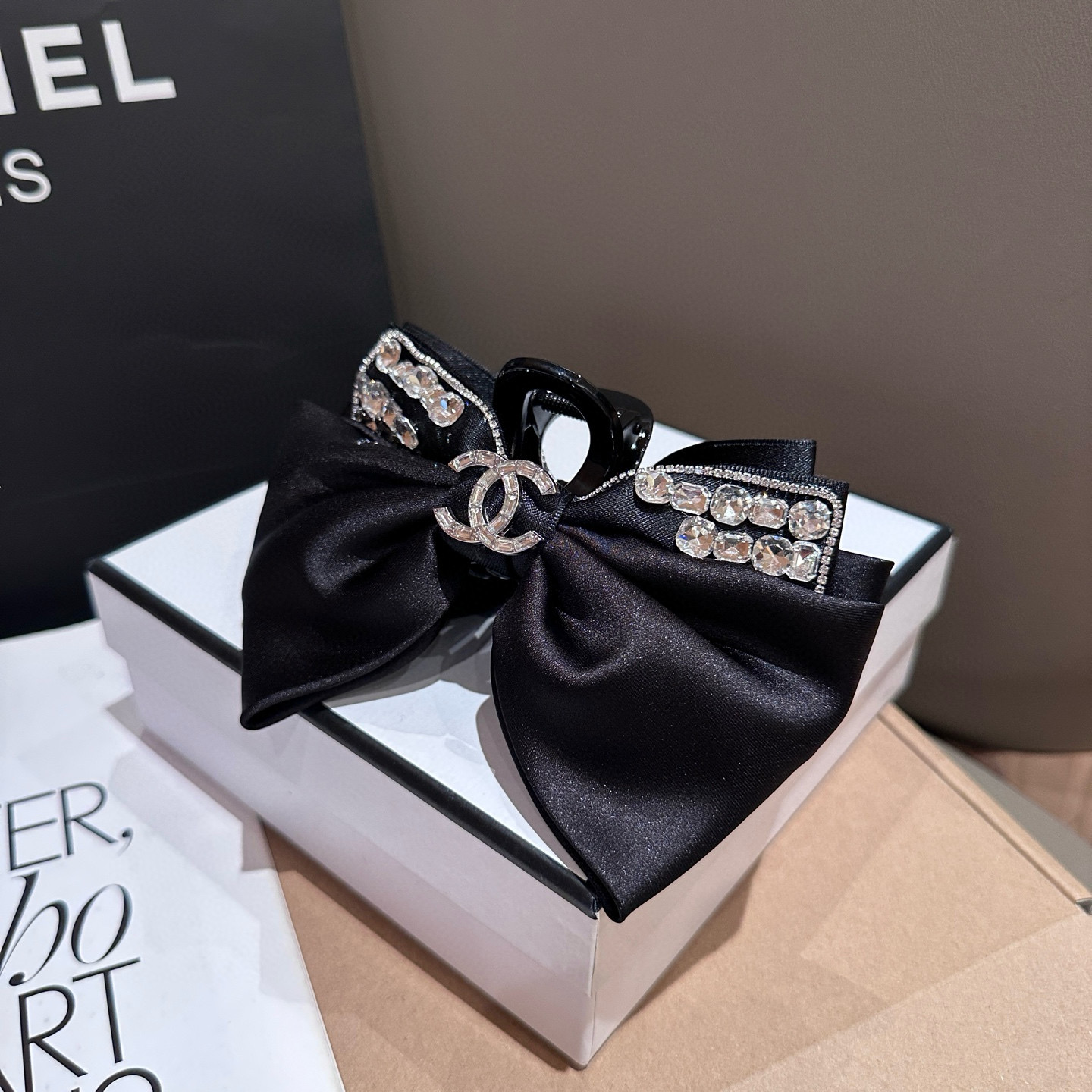 🎁配包装盒Chanel (香奈儿)最新款小香抓夹，超级好看！名媛范儿十足，小仙女必备…