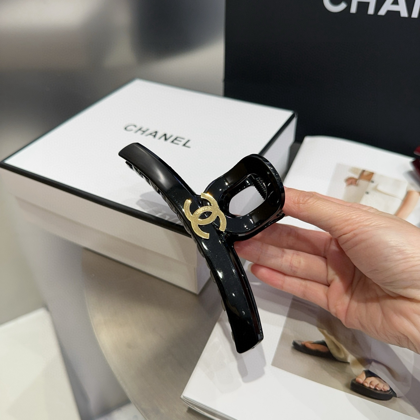 🎁配包装盒Chanel (香奈儿)最新款小香抓夹．超级好看！名媛范儿十足，小仙女必备…