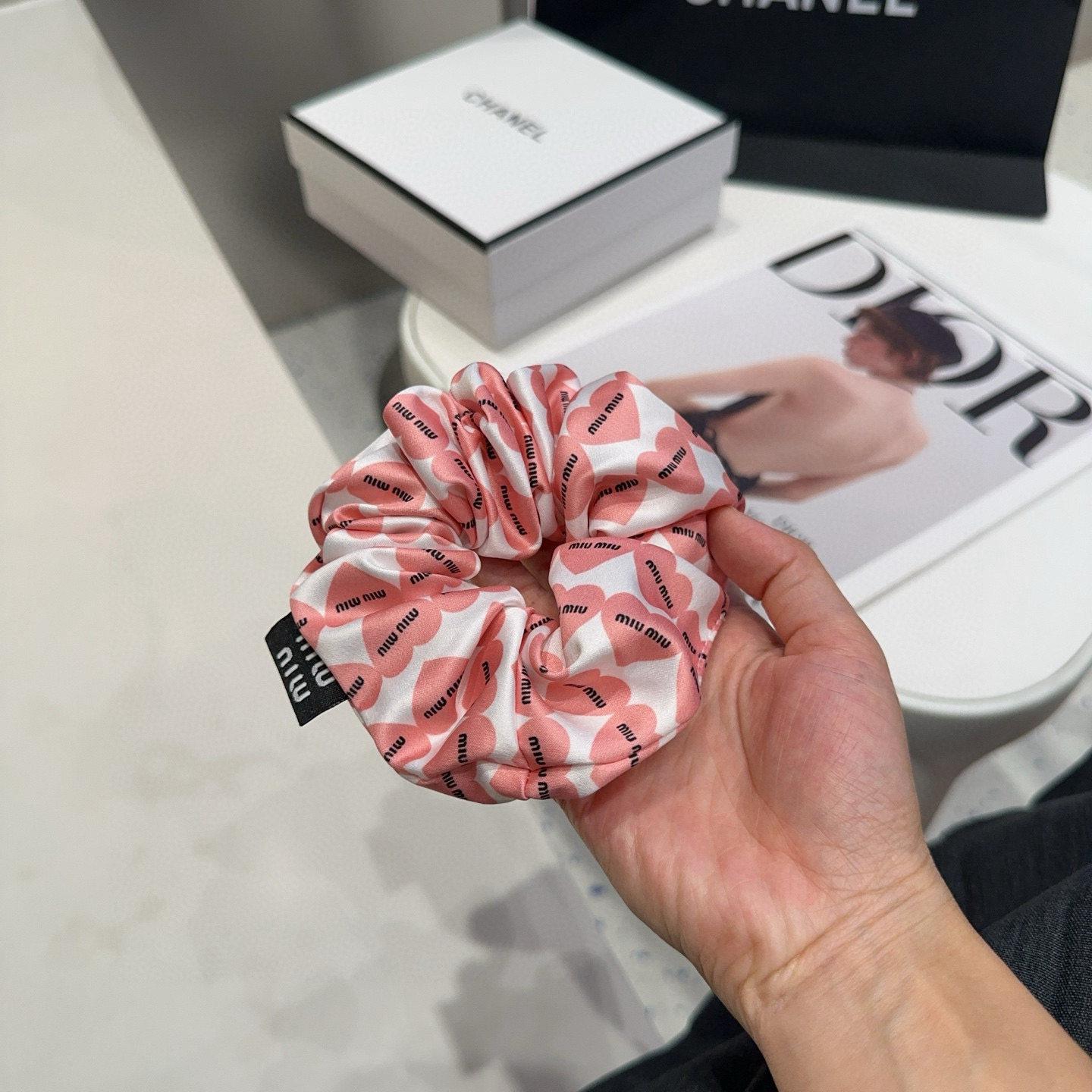 🎁配包装盒miumiu新款爱心桃发圈 简单优雅，实用百搭，值得入手！