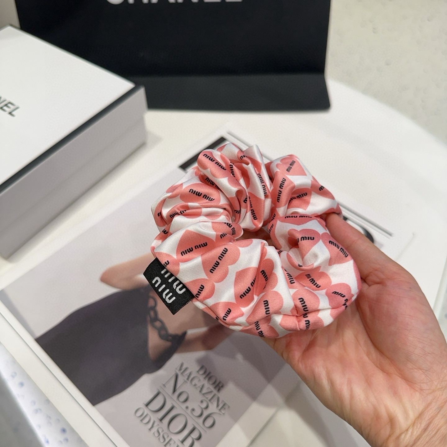 🎁配包装盒miumiu新款爱心桃发圈 简单优雅，实用百搭，值得入手！