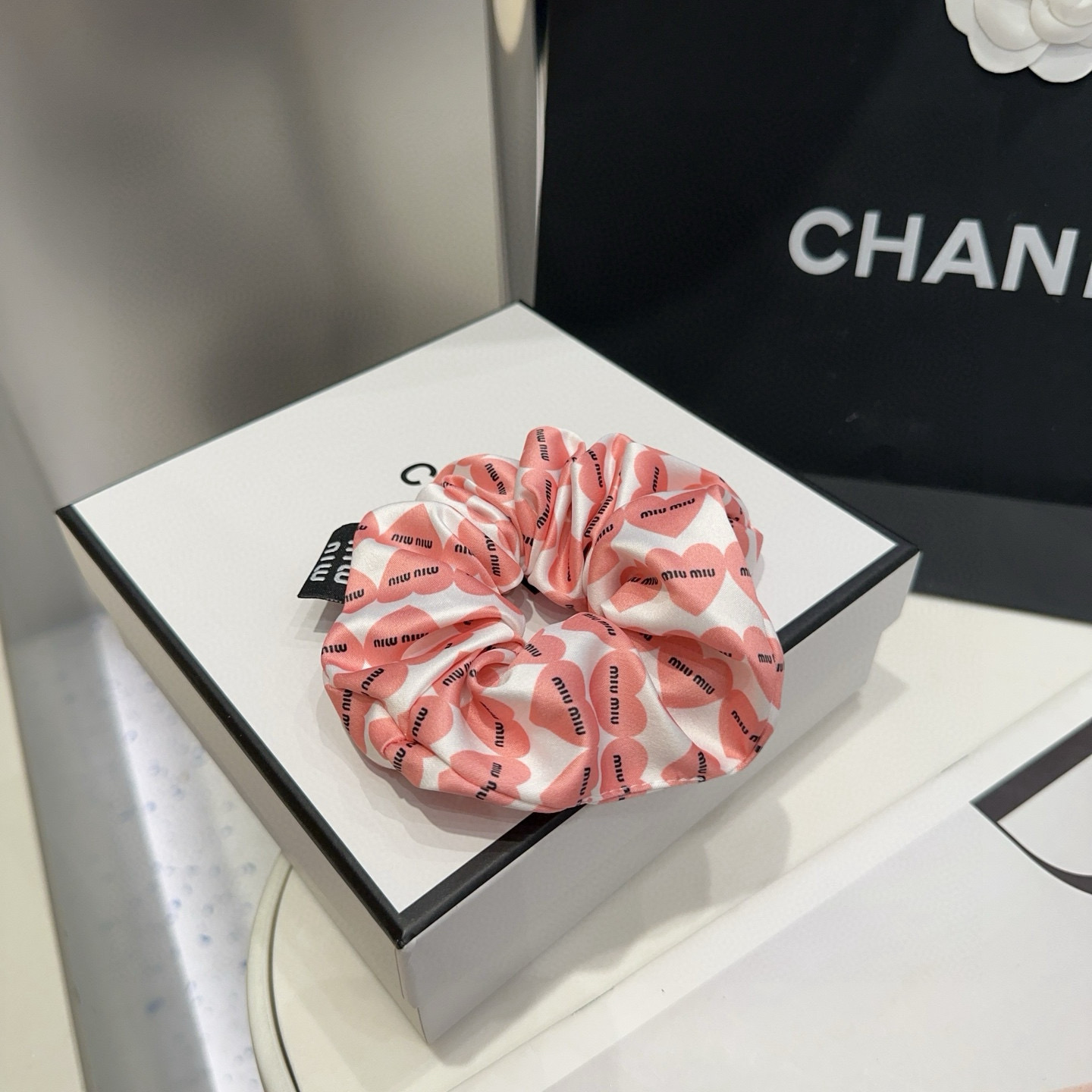 🎁配包装盒miumiu新款爱心桃发圈 简单优雅，实用百搭，值得入手！