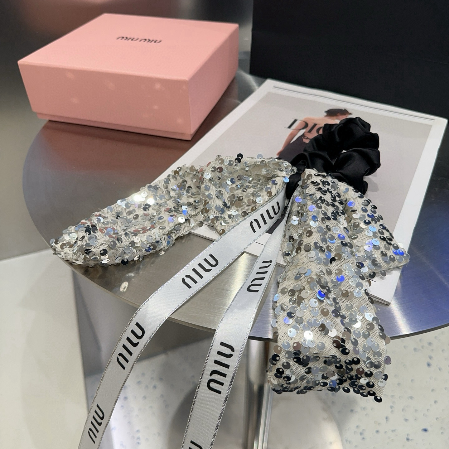 🎁配包装盒miumiu新款字母发圈 简单优雅，实用百搭，值得入手！