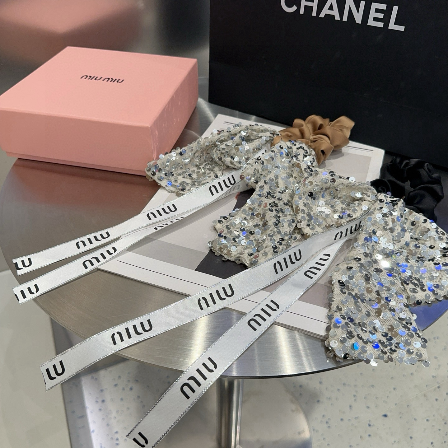 🎁配包装盒miumiu新款字母发圈 简单优雅，实用百搭，值得入手！