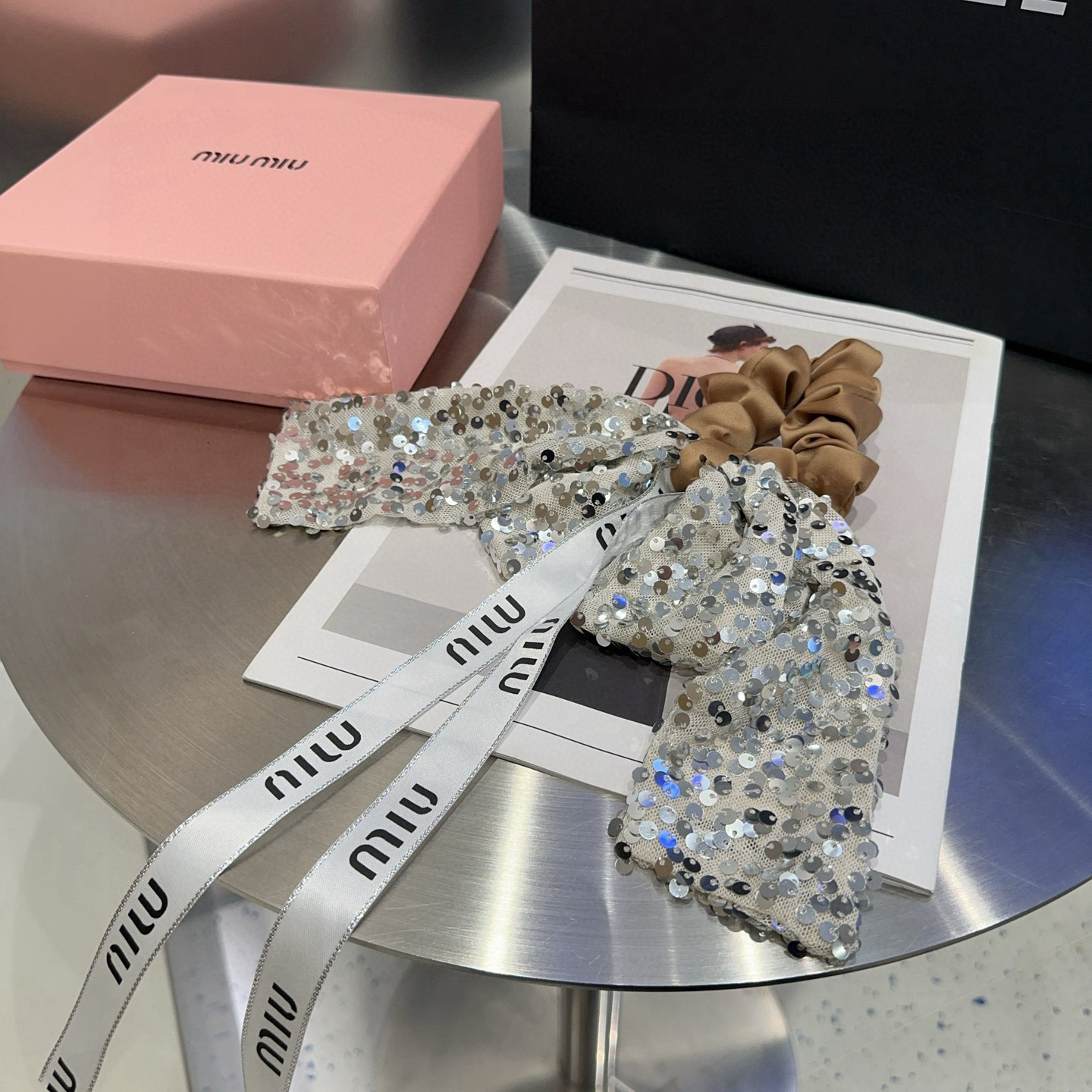 🎁配包装盒miumiu新款字母发圈 简单优雅，实用百搭，值得入手！