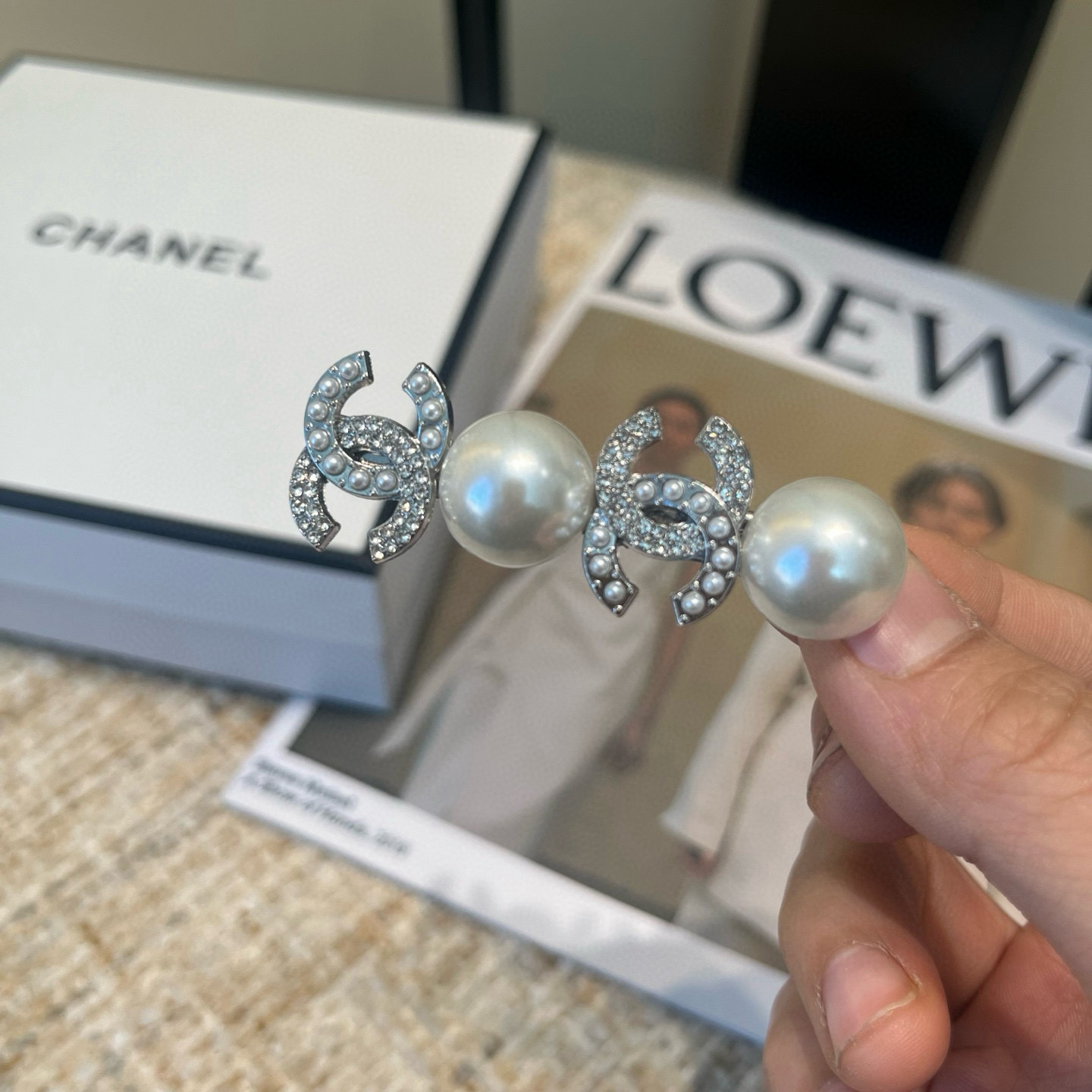 🎁配包装盒（单个）Chanel (香奈儿)最新款小香刘海夹，超级好看！名媛范儿十足，小仙女必备…