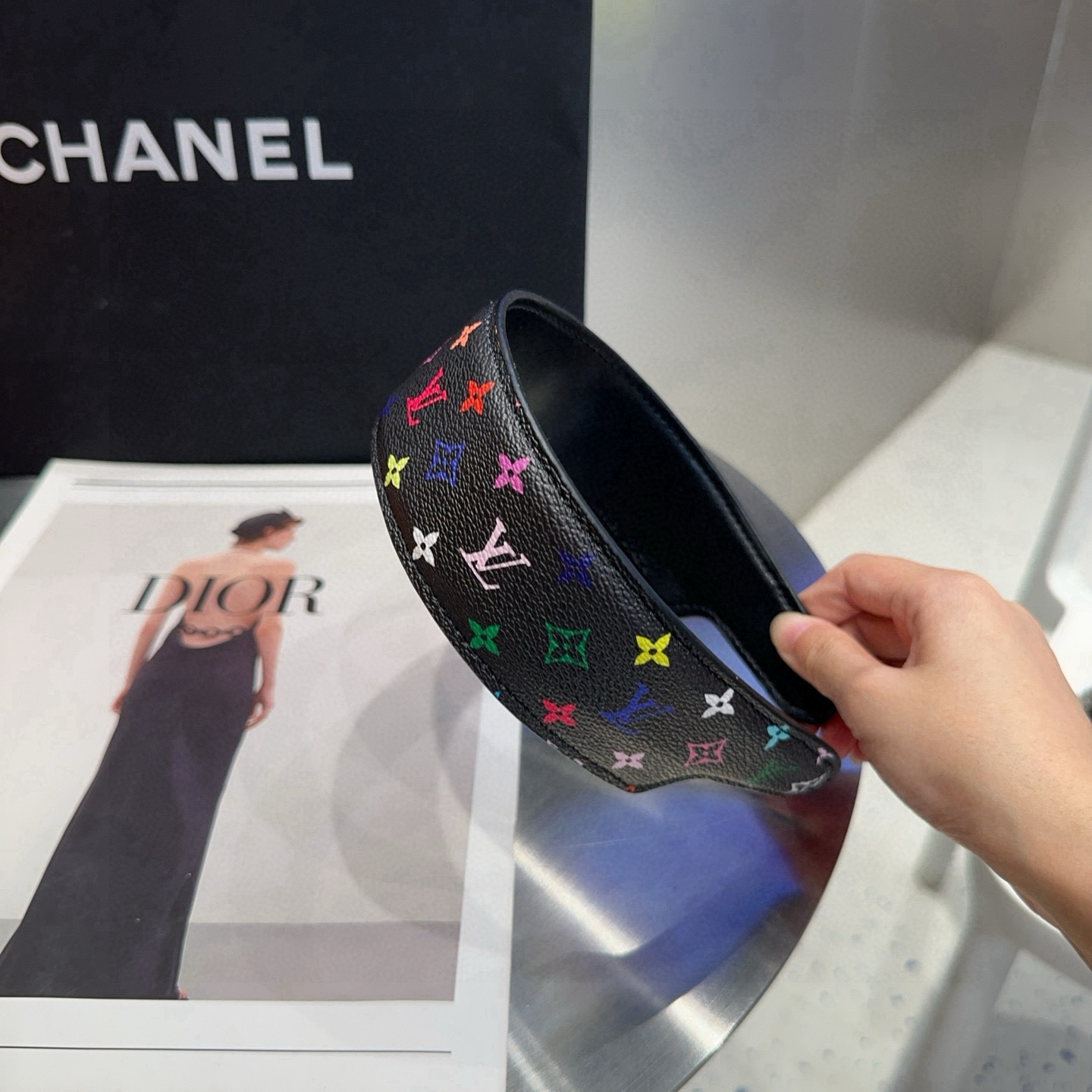 🎁配包装盒Louis Vuitton (路易威登)最新款LV七彩发箍，烫金Logo! 官方款