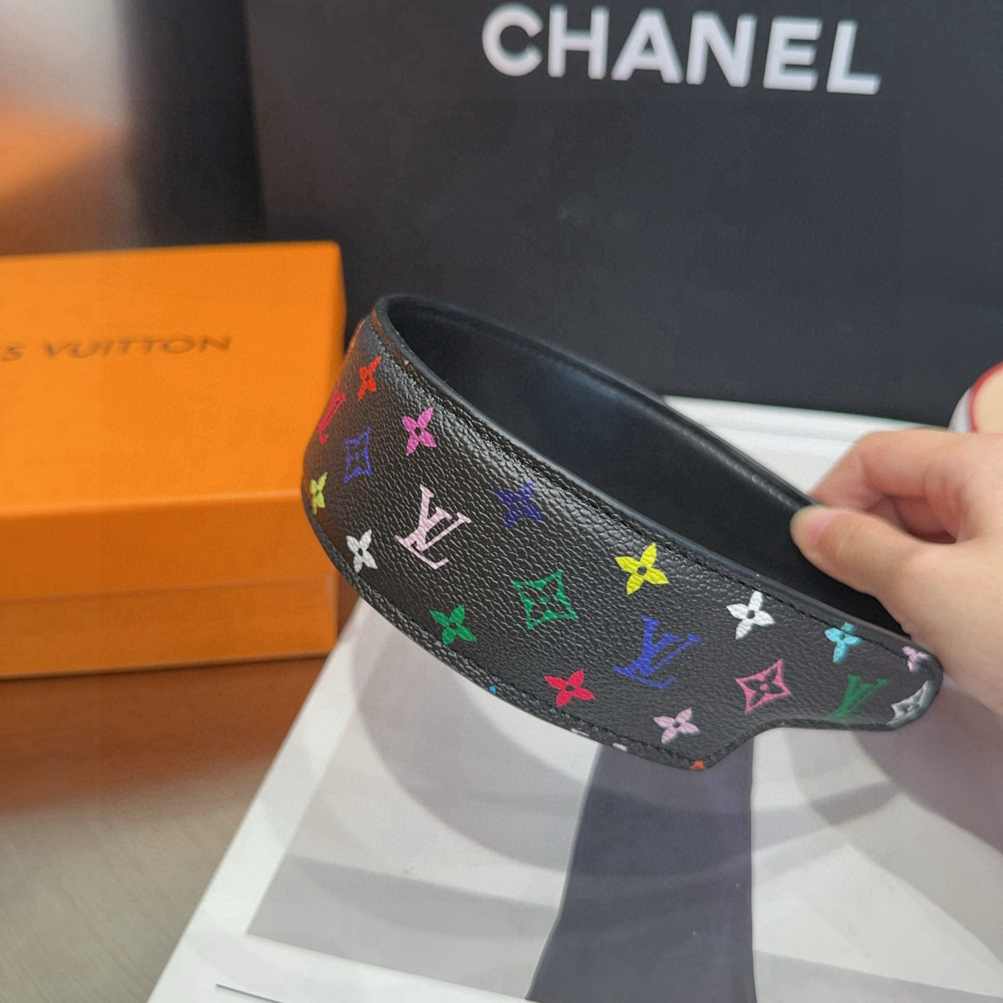 🎁配包装盒Louis Vuitton (路易威登)最新款LV七彩发箍，烫金Logo! 官方款