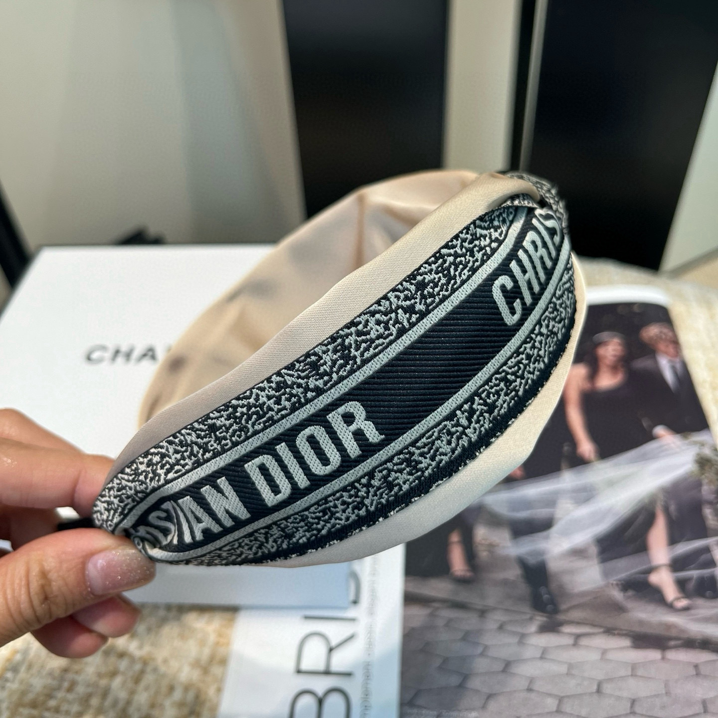 🎁配包装盒Dior（迪奥）CD发箍，经典款！简单实用 时尚潮流．非常好看！小仙女必备…