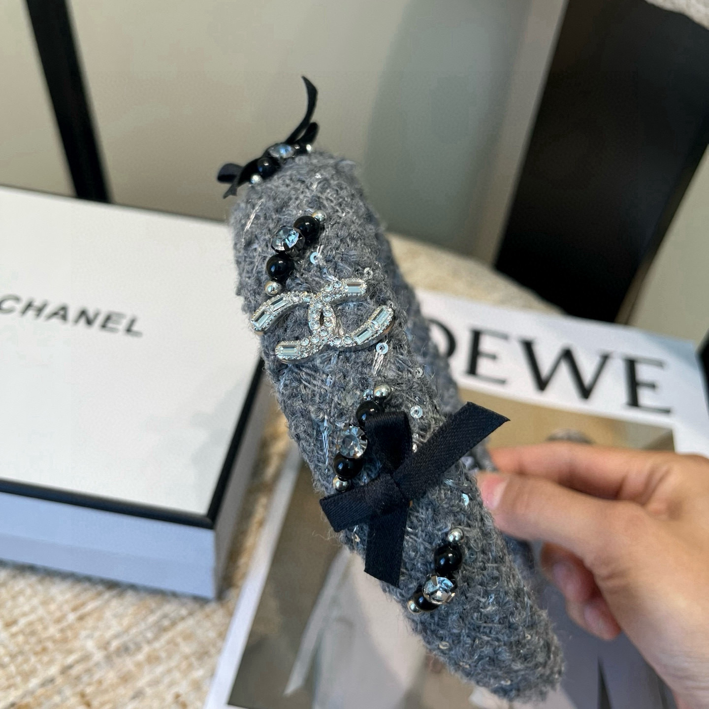 🎁配包装盒Chanel (香奈儿)最新款小香爆款发箍，超级好看！名媛范儿十足，小仙女必备…