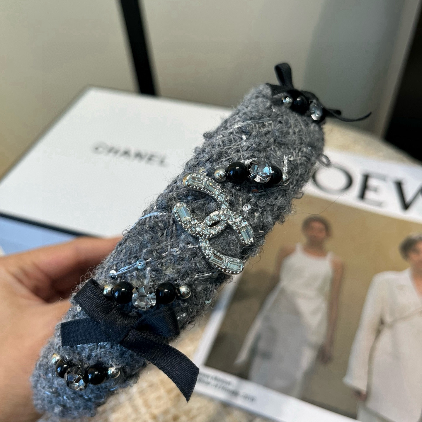 🎁配包装盒Chanel (香奈儿)最新款小香爆款发箍，超级好看！名媛范儿十足，小仙女必备…