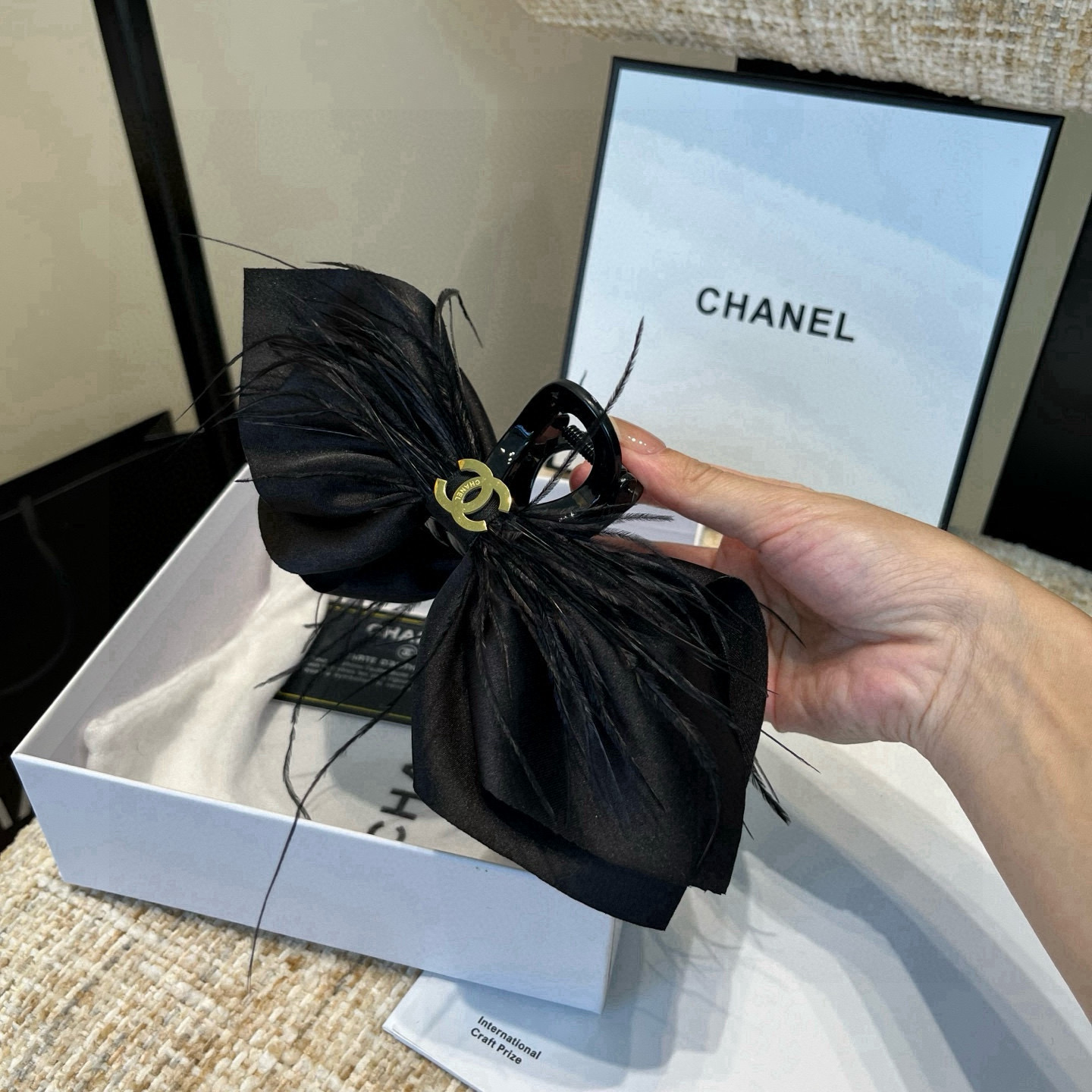 🎁配包装盒Chanel (香奈儿)最新款小香抓夹，超级好看！名媛范儿十足，小仙女必备…