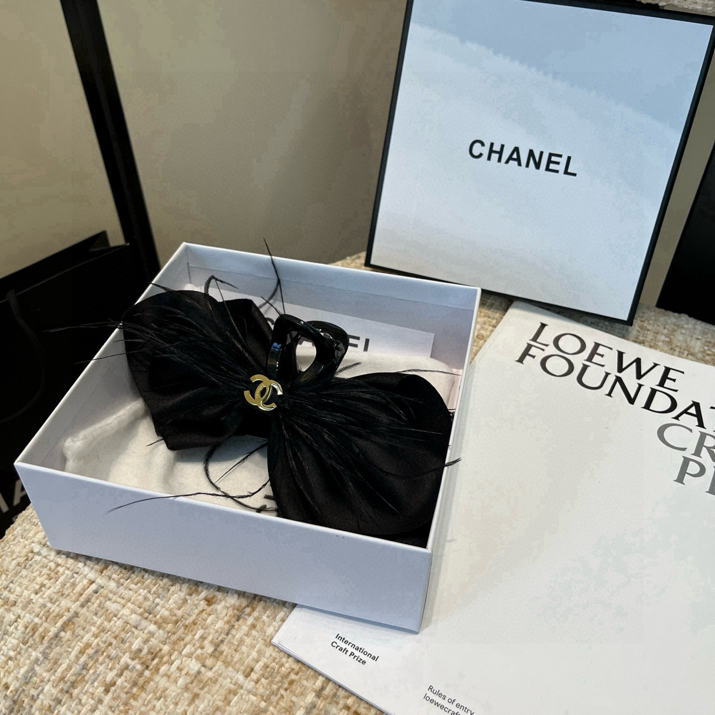 🎁配包装盒Chanel (香奈儿)最新款小香抓夹，超级好看！名媛范儿十足，小仙女必备…