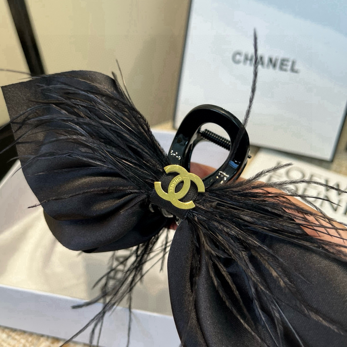 🎁配包装盒Chanel (香奈儿)最新款小香抓夹，超级好看！名媛范儿十足，小仙女必备…