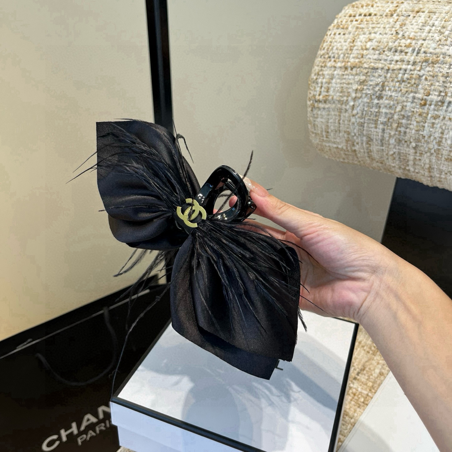 🎁配包装盒Chanel (香奈儿)最新款小香抓夹，超级好看！名媛范儿十足，小仙女必备…