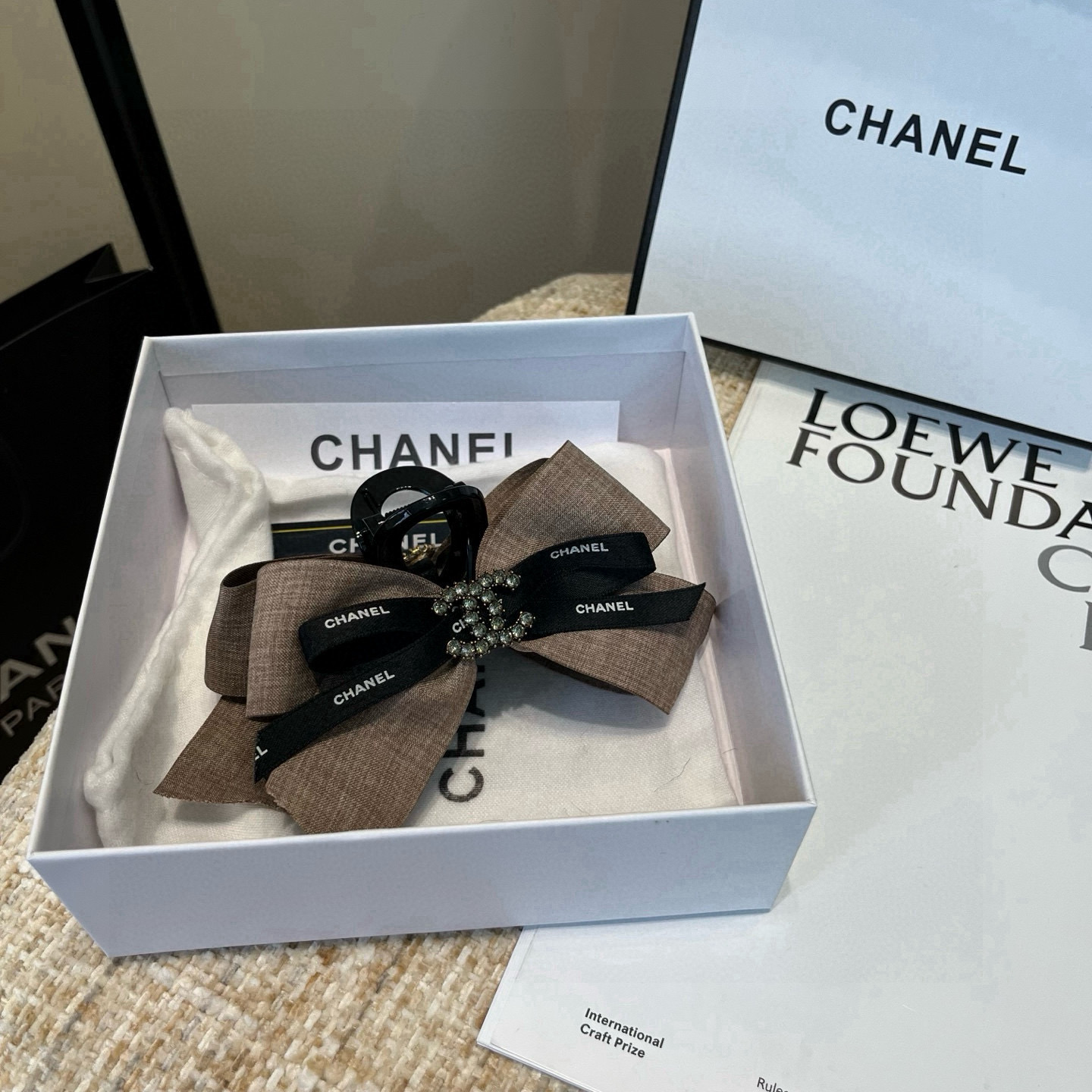 🎁配包装盒Chanel (香奈儿)最新款小香爆款抓夹，超级好看！名媛范儿十足，小仙女必备…