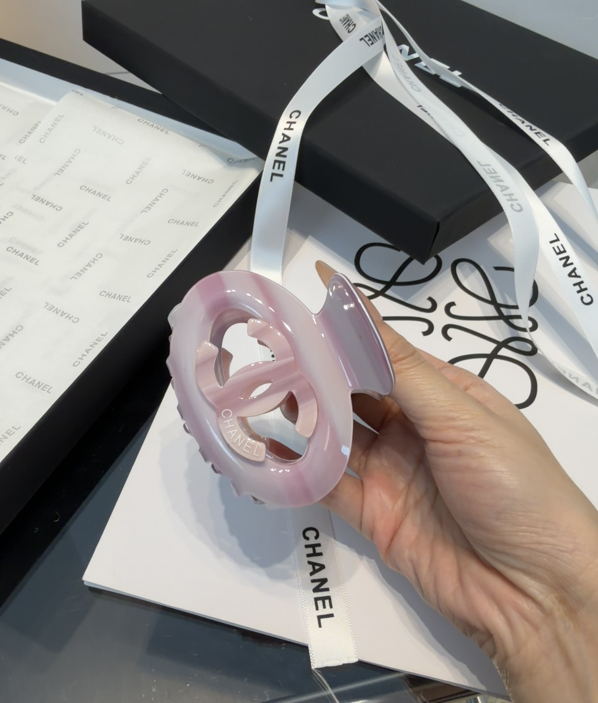 🎁配包装盒Chanel (香奈儿)最新款小香爆款抓夹，超级好看！名媛范儿十足，小仙女必备…
