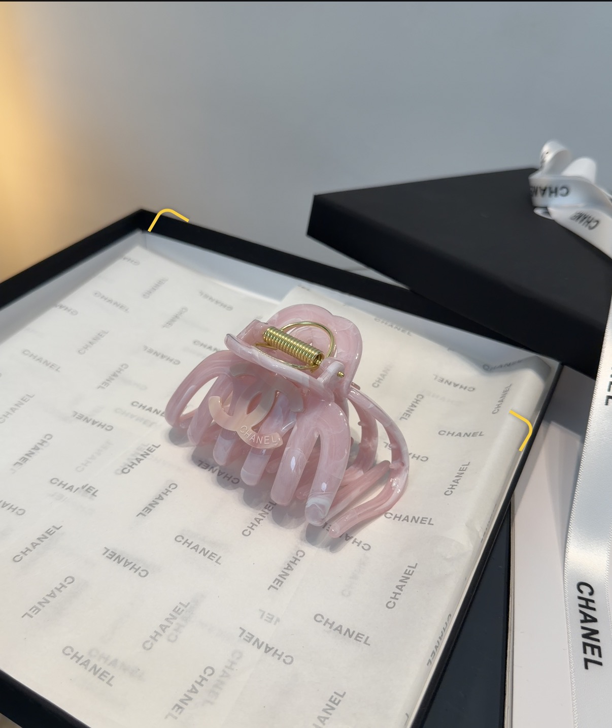 🎁配包装盒Chanel (香奈儿)最新款小香爆款抓夹，超级好看！名媛范儿十足，小仙女必备…