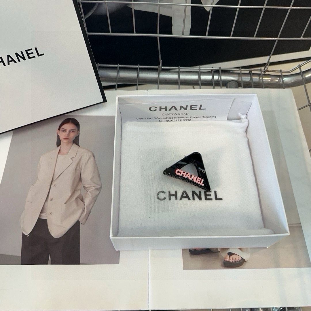 🎁配包装盒（单个）Chanel (香奈儿)最新小香小抓夹．简单实用，时尚潮流！小仙女必备…