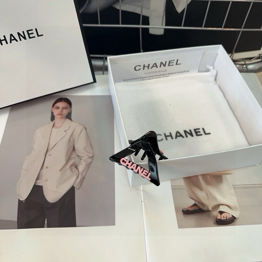 🎁配包装盒（单个）Chanel (香奈儿)最新小香小抓夹．简单实用，时尚潮流！小仙女必备…