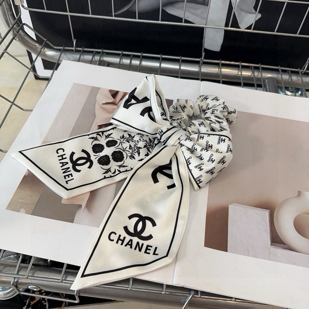 🎁配包装盒Chanel (香奈儿)最新小香发圈 简单实用，时尚潮流！小仙女必备…