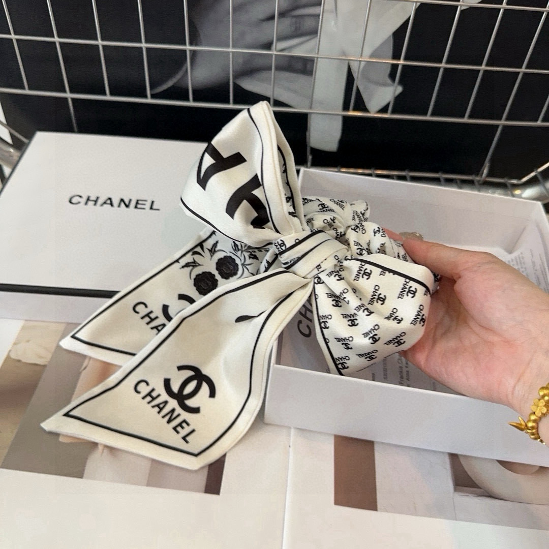 🎁配包装盒Chanel (香奈儿)最新小香发圈 简单实用，时尚潮流！小仙女必备…