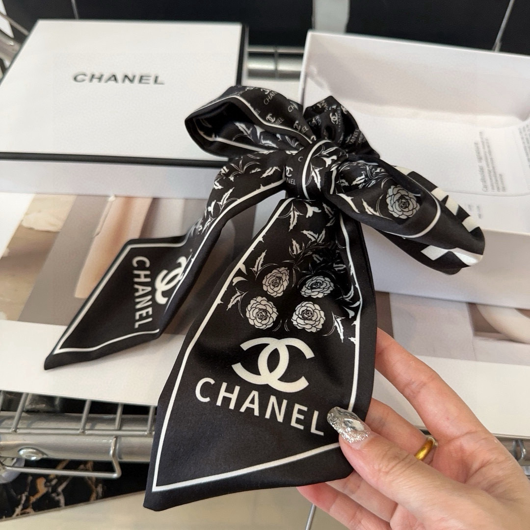 🎁配包装盒Chanel (香奈儿)最新小香发圈 简单实用，时尚潮流！小仙女必备…