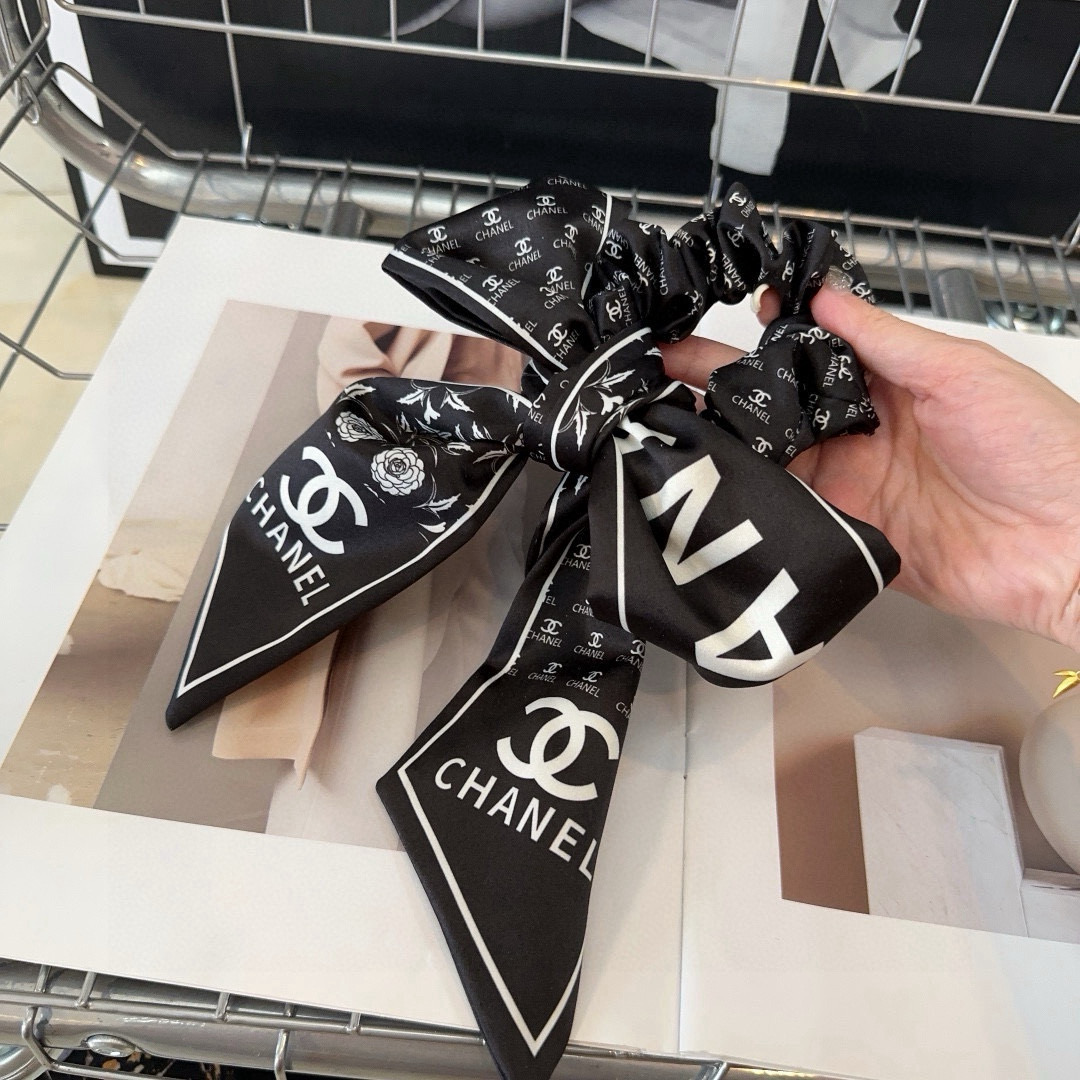 🎁配包装盒Chanel (香奈儿)最新小香发圈 简单实用，时尚潮流！小仙女必备…