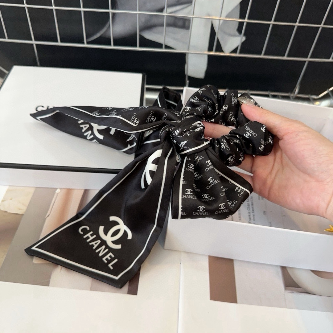 🎁配包装盒Chanel (香奈儿)最新小香发圈 简单实用，时尚潮流！小仙女必备…