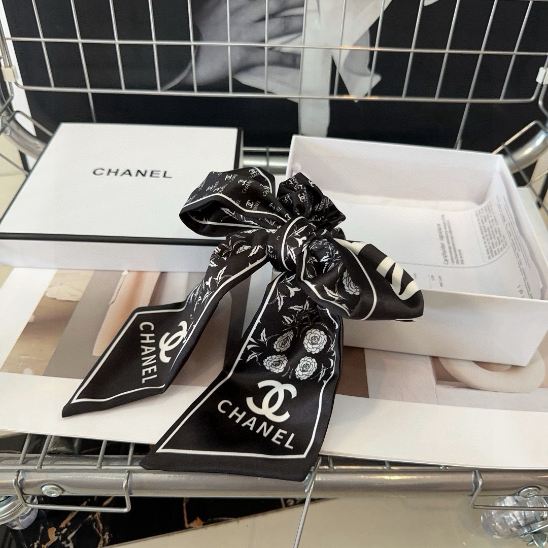 🎁配包装盒Chanel (香奈儿)最新小香发圈 简单实用，时尚潮流！小仙女必备…