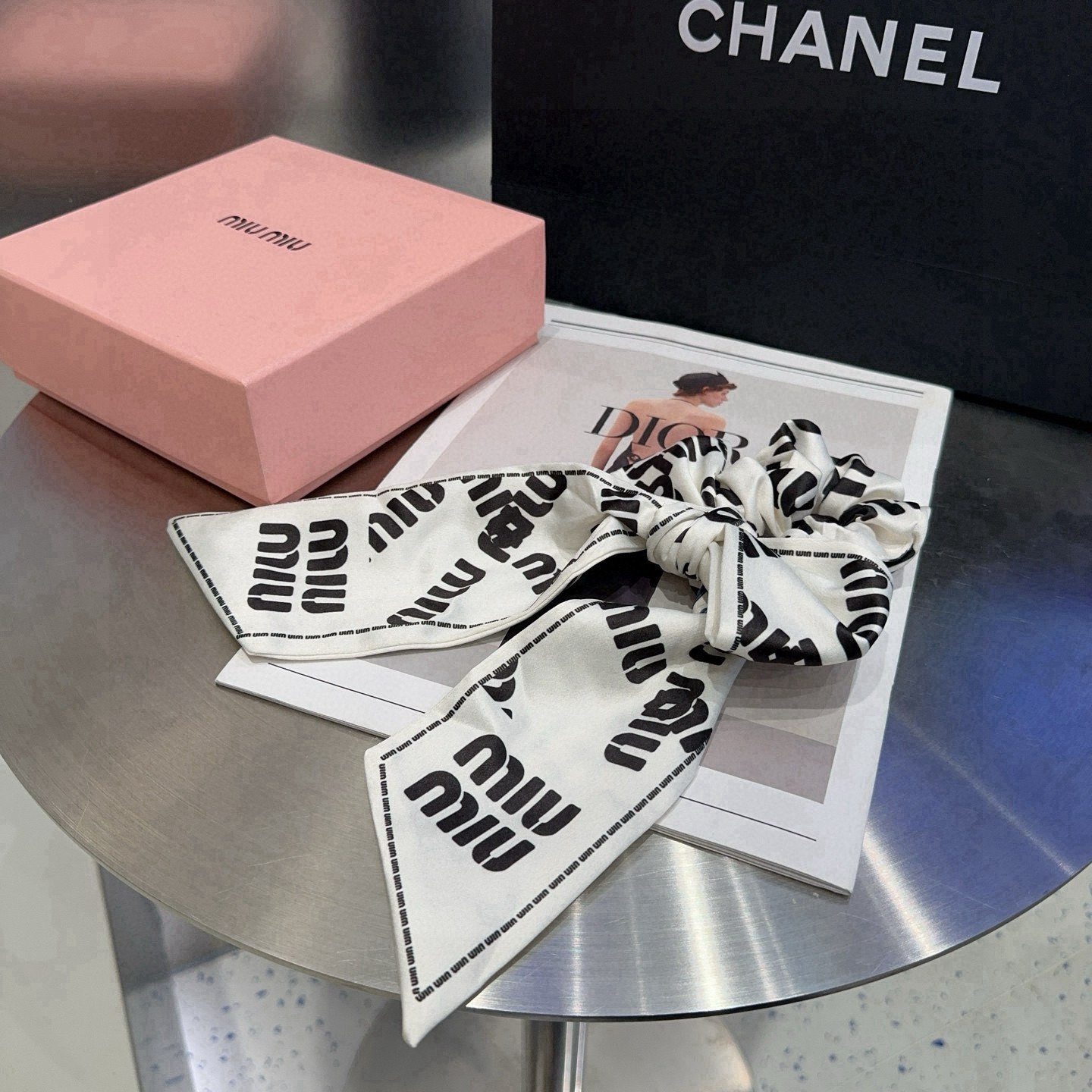 🎁配包装盒miumiu新款字母发圈，简单优雅，实用百搭，名媛风范十足！小仙女必备