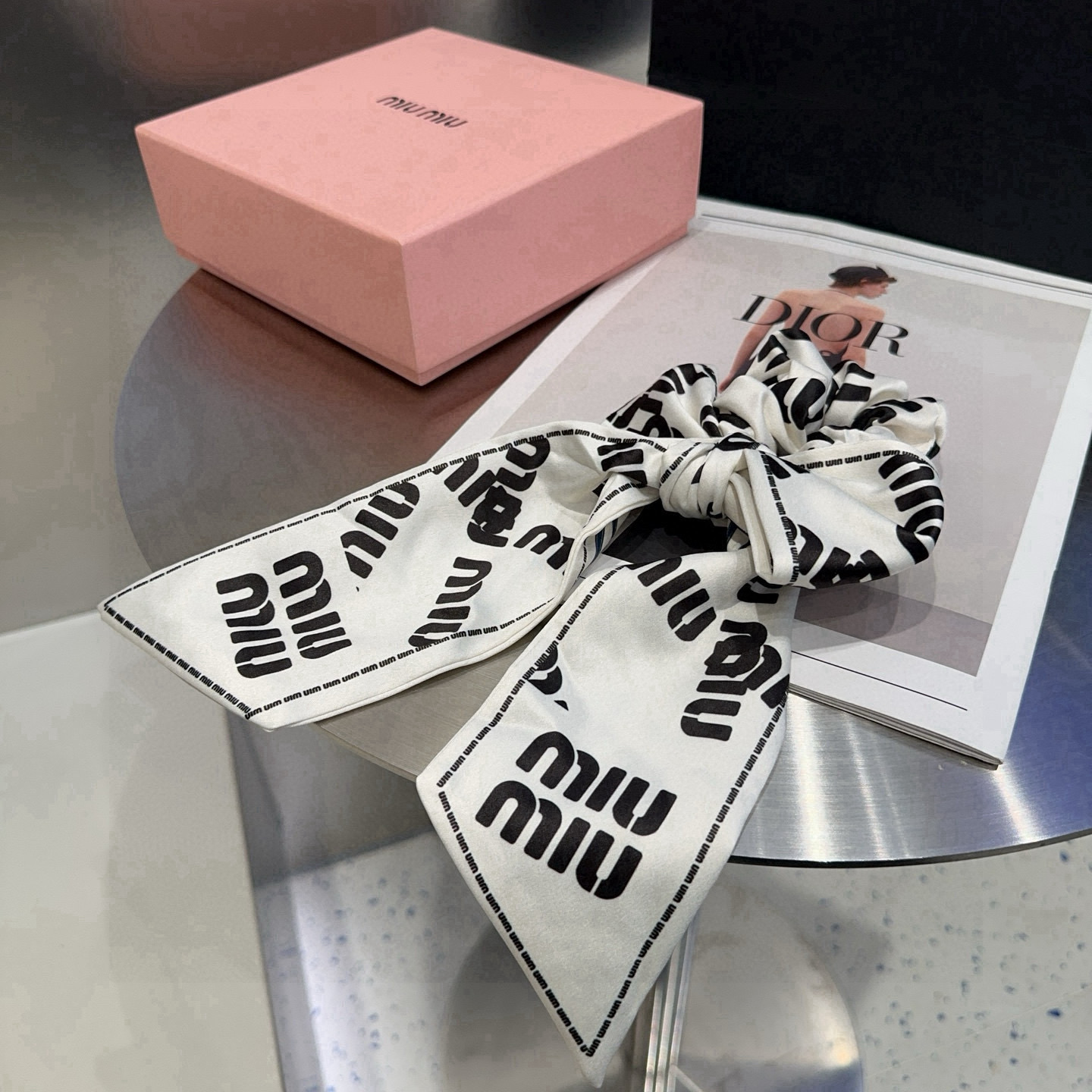 🎁配包装盒miumiu新款字母发圈，简单优雅，实用百搭，名媛风范十足！小仙女必备