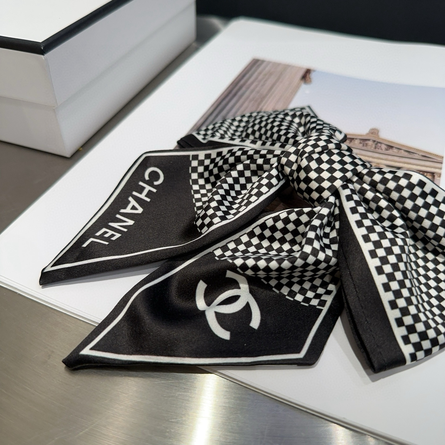 🎁配包装盒Chanel (香奈儿)最新款小香弹簧发夹，超级好看！名媛范儿十足，小仙女必备…