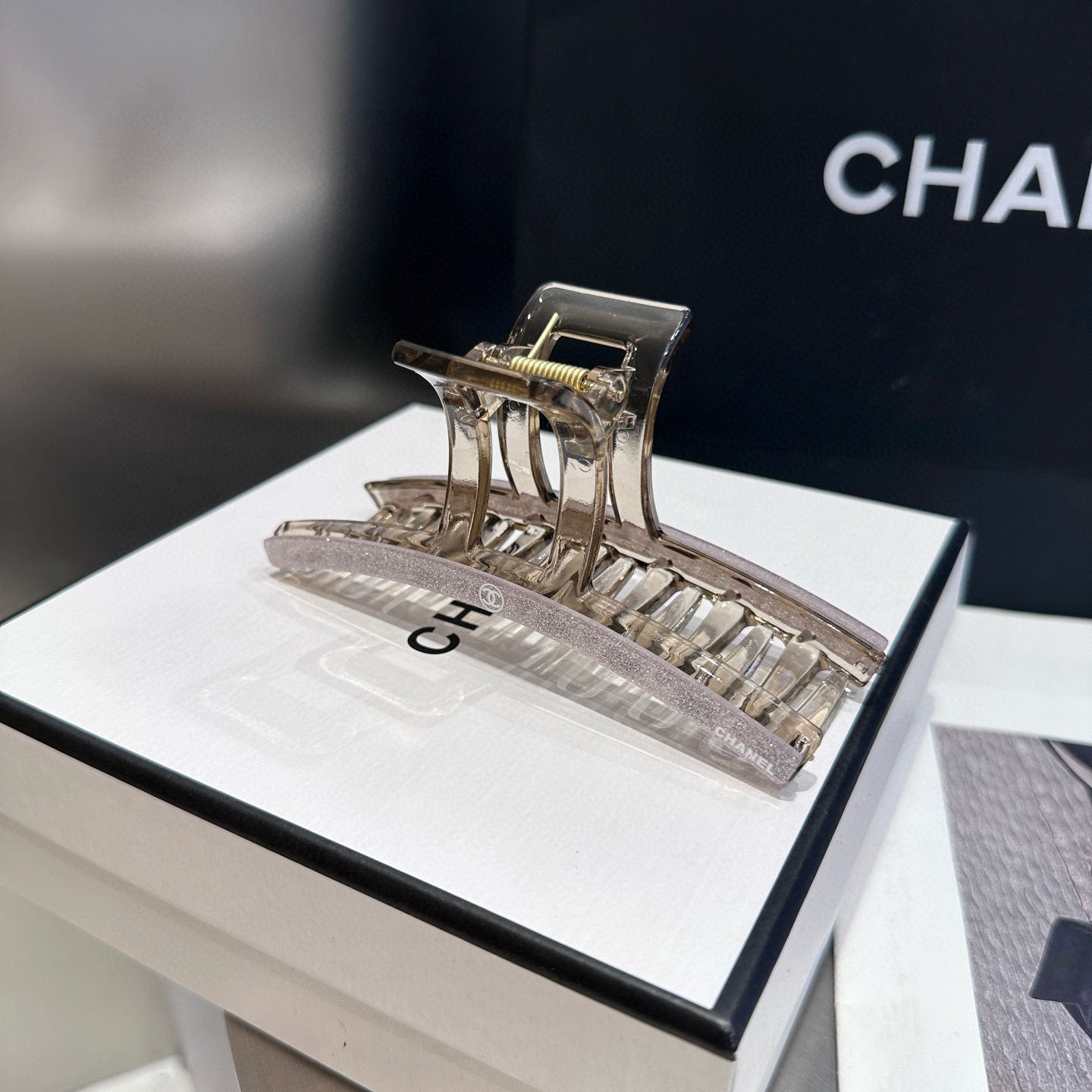 🎁配包装盒Chanel (香奈儿)最新款小香抓夹．超级好看！名媛范儿十足，小仙女必备…