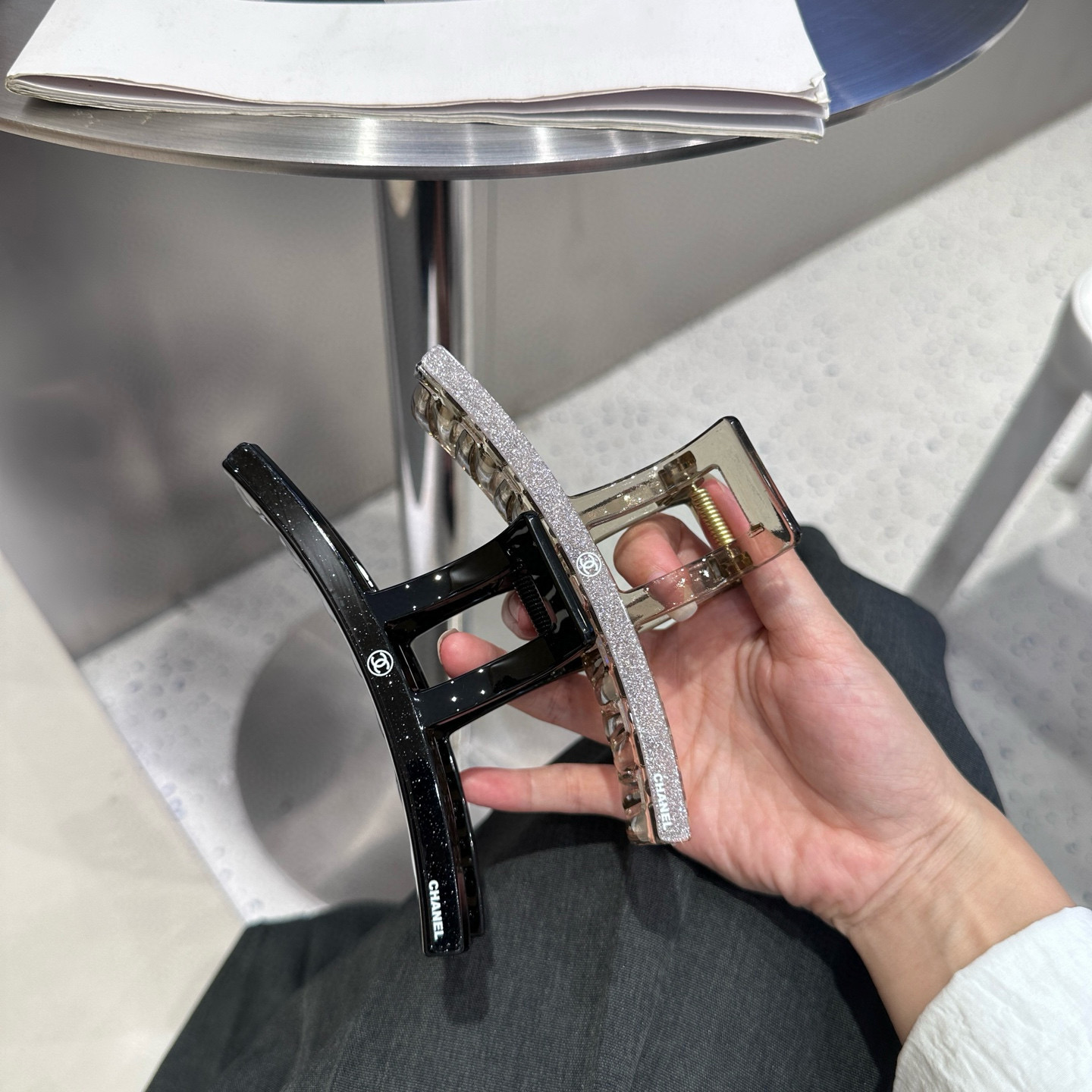 🎁配包装盒Chanel (香奈儿)最新款小香抓夹．超级好看！名媛范儿十足，小仙女必备…