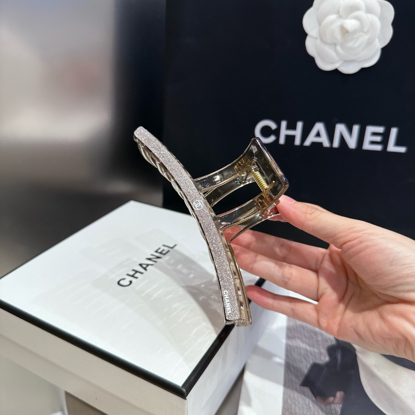 🎁配包装盒Chanel (香奈儿)最新款小香抓夹．超级好看！名媛范儿十足，小仙女必备…