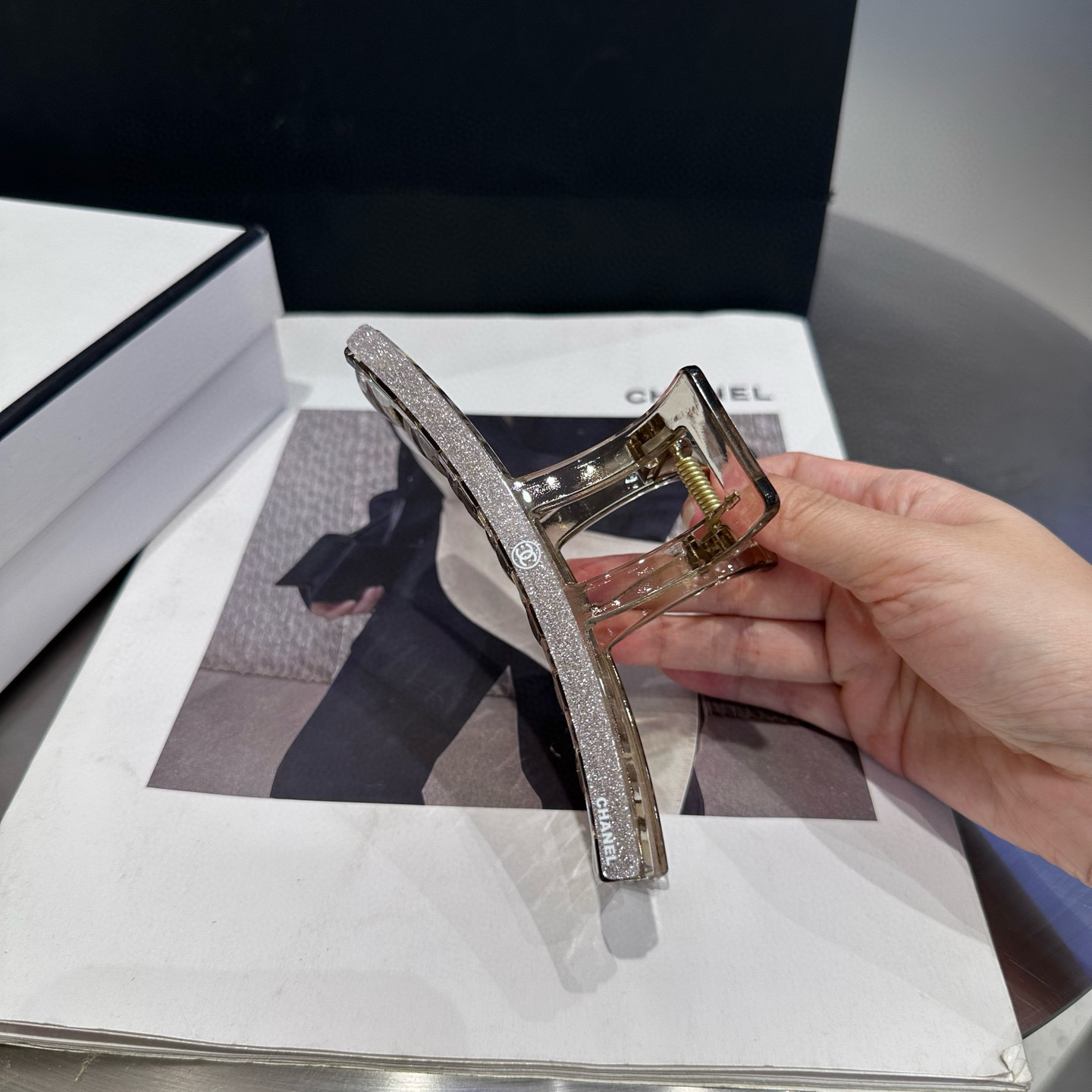 🎁配包装盒Chanel (香奈儿)最新款小香抓夹．超级好看！名媛范儿十足，小仙女必备…