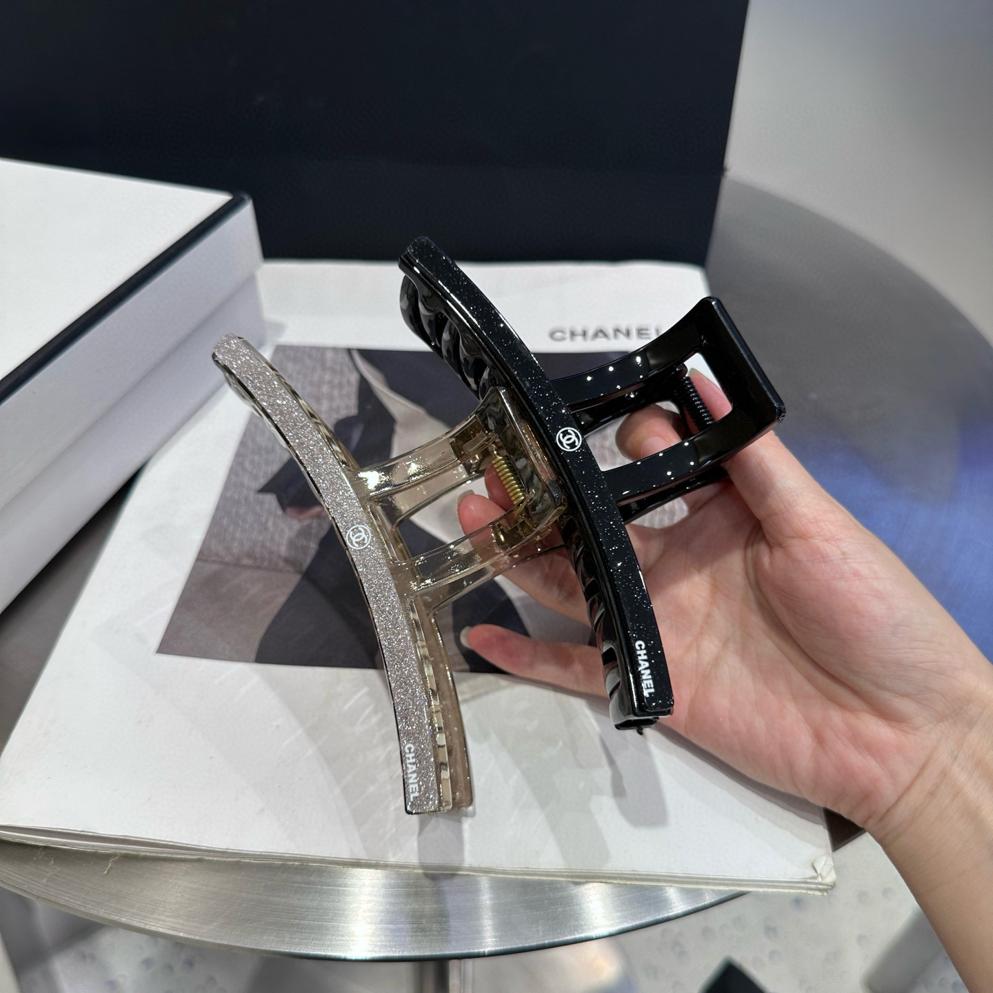 🎁配包装盒Chanel (香奈儿)最新款小香抓夹．超级好看！名媛范儿十足，小仙女必备…