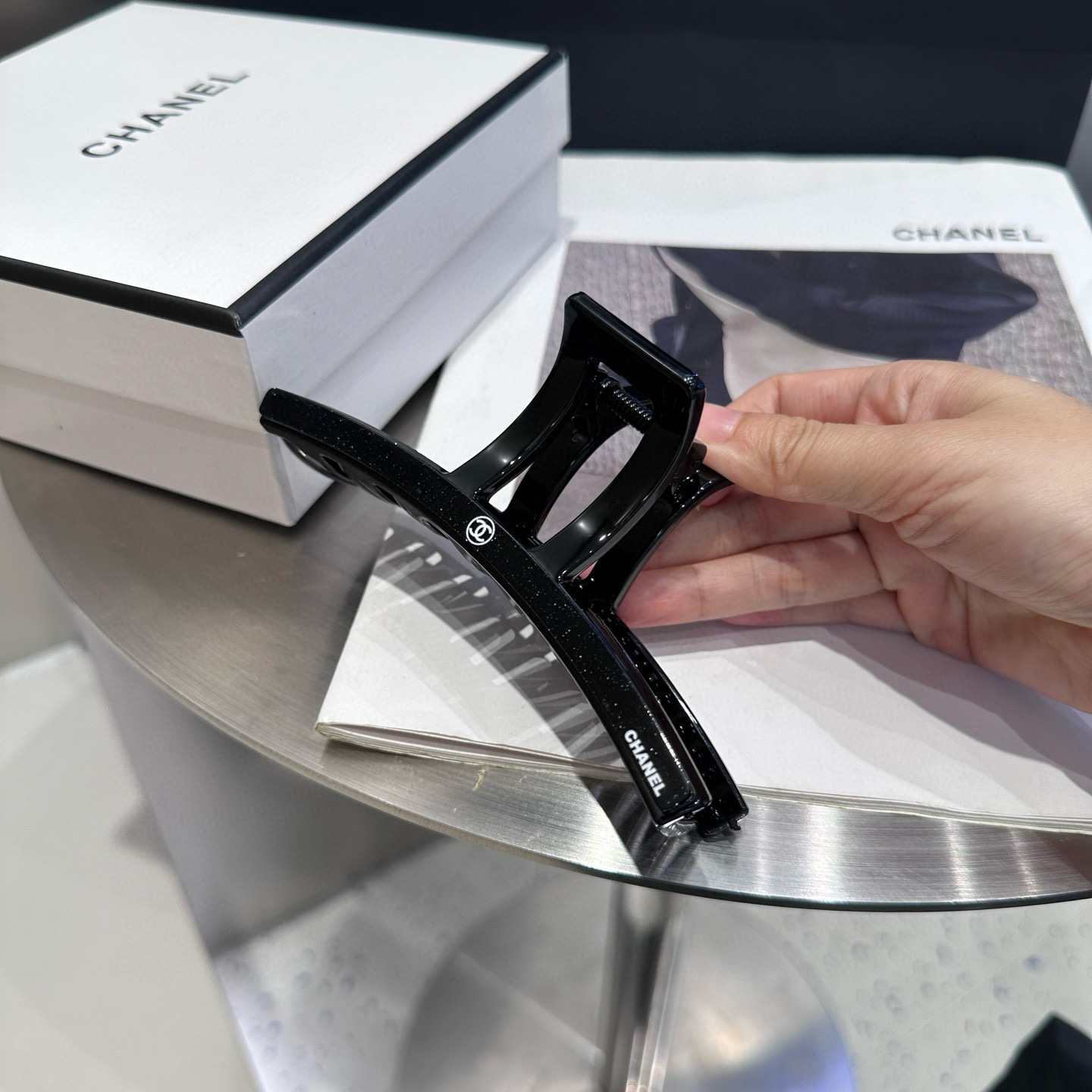 🎁配包装盒Chanel (香奈儿)最新款小香抓夹．超级好看！名媛范儿十足，小仙女必备…