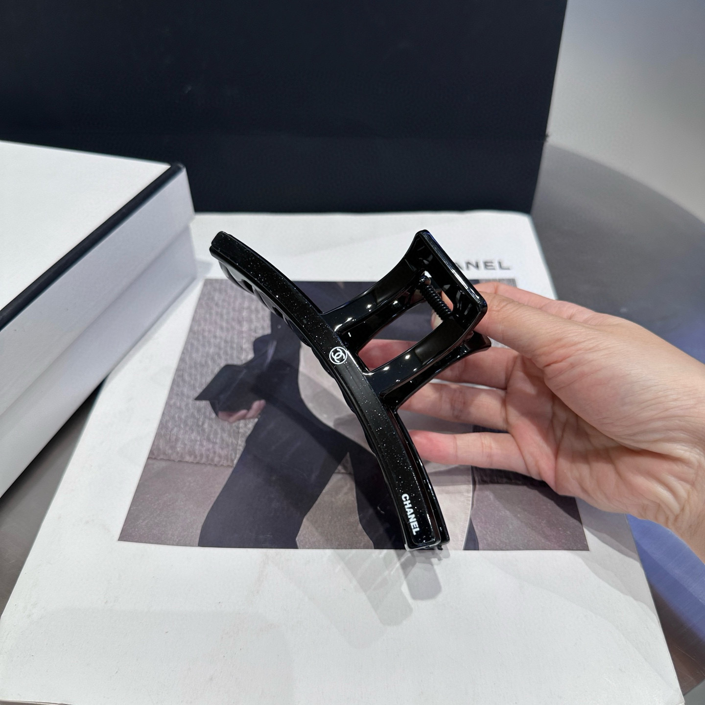 🎁配包装盒Chanel (香奈儿)最新款小香抓夹．超级好看！名媛范儿十足，小仙女必备…