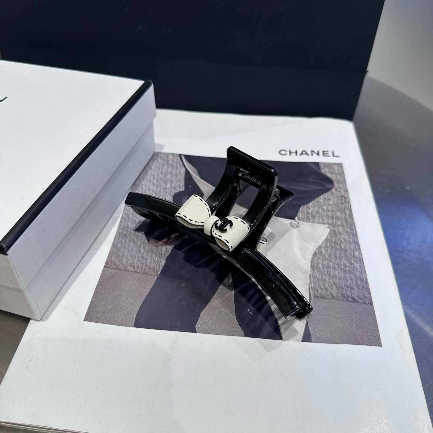 🎁配包装盒Chanel (香奈儿)最新款小香抓夹．超级好看！名媛范儿十足，小仙女必备…