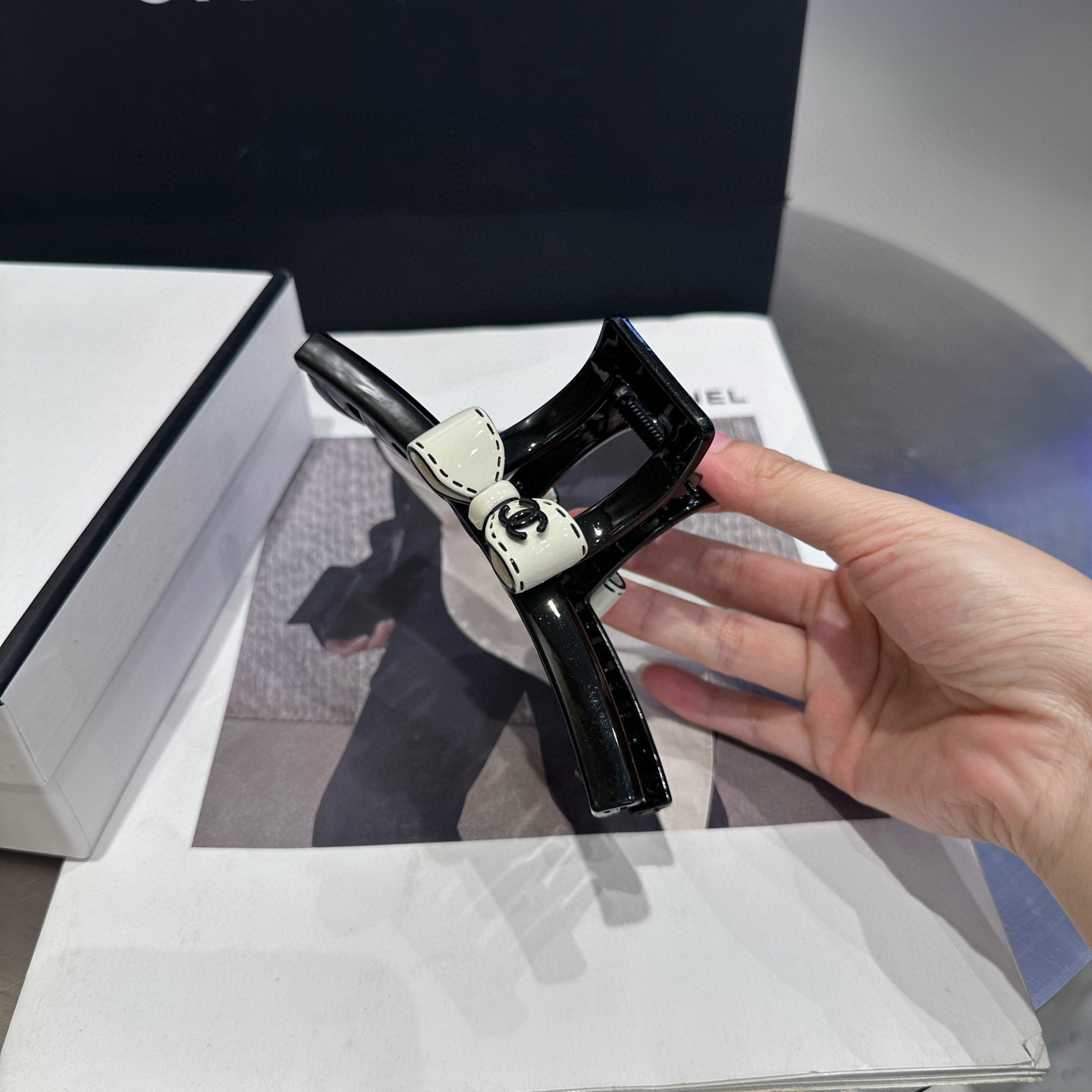 🎁配包装盒Chanel (香奈儿)最新款小香抓夹．超级好看！名媛范儿十足，小仙女必备…