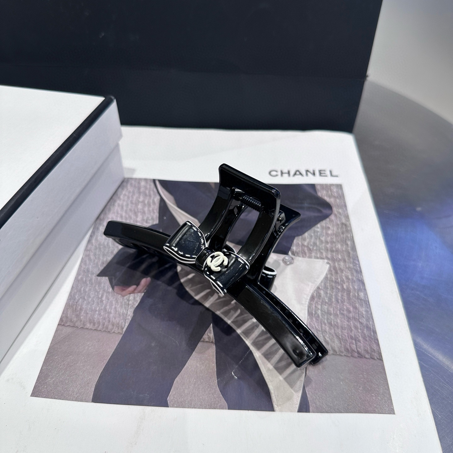 🎁配包装盒Chanel (香奈儿)最新款小香抓夹．超级好看！名媛范儿十足，小仙女必备…