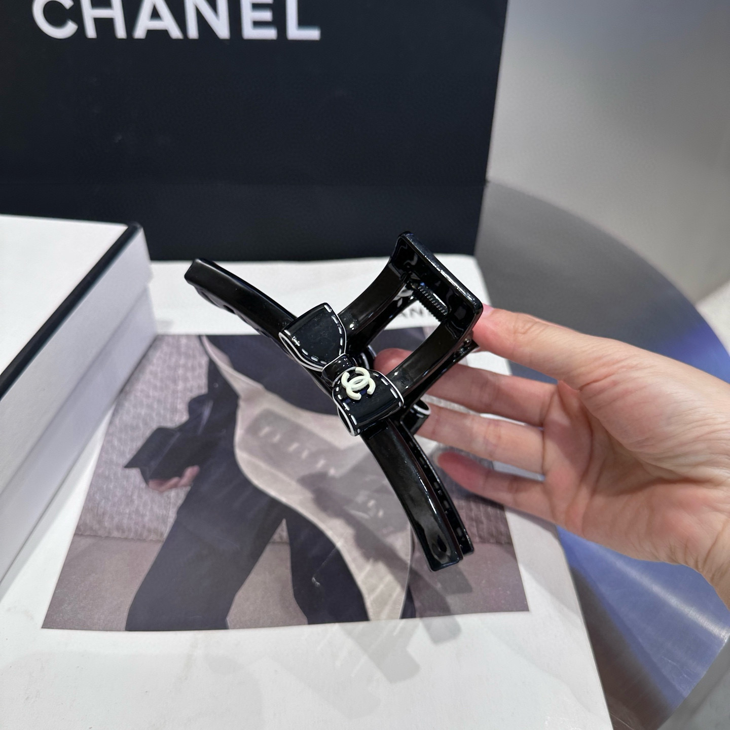 🎁配包装盒Chanel (香奈儿)最新款小香抓夹．超级好看！名媛范儿十足，小仙女必备…