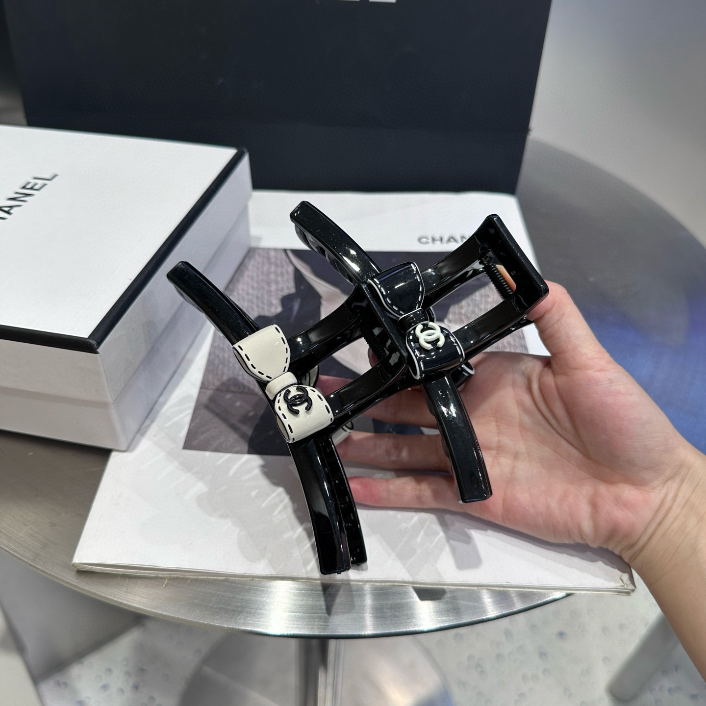🎁配包装盒Chanel (香奈儿)最新款小香抓夹．超级好看！名媛范儿十足，小仙女必备…