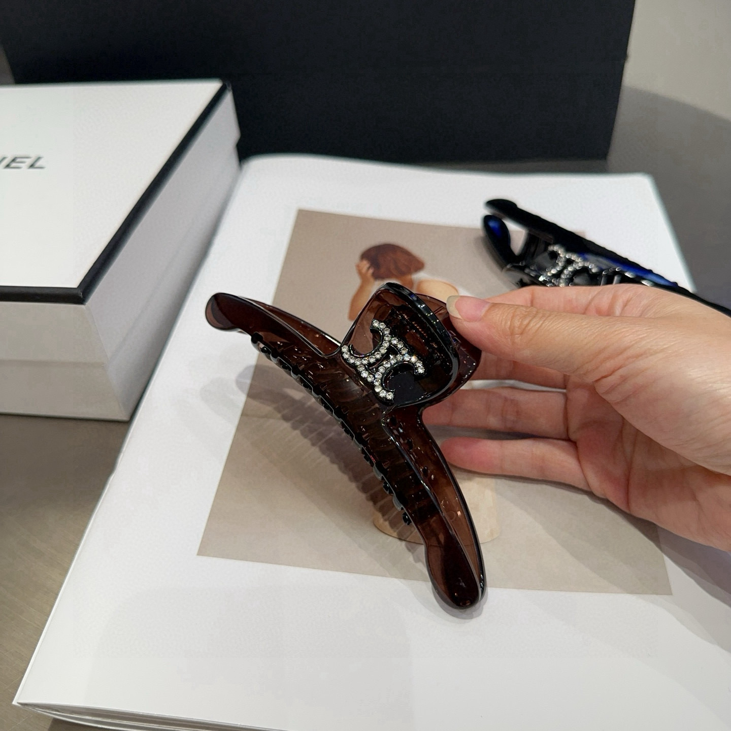 🎁配包装盒CELINE（赛琳）凯旋门新款抓夹，简单大气，时尚百搭！女神必备单品