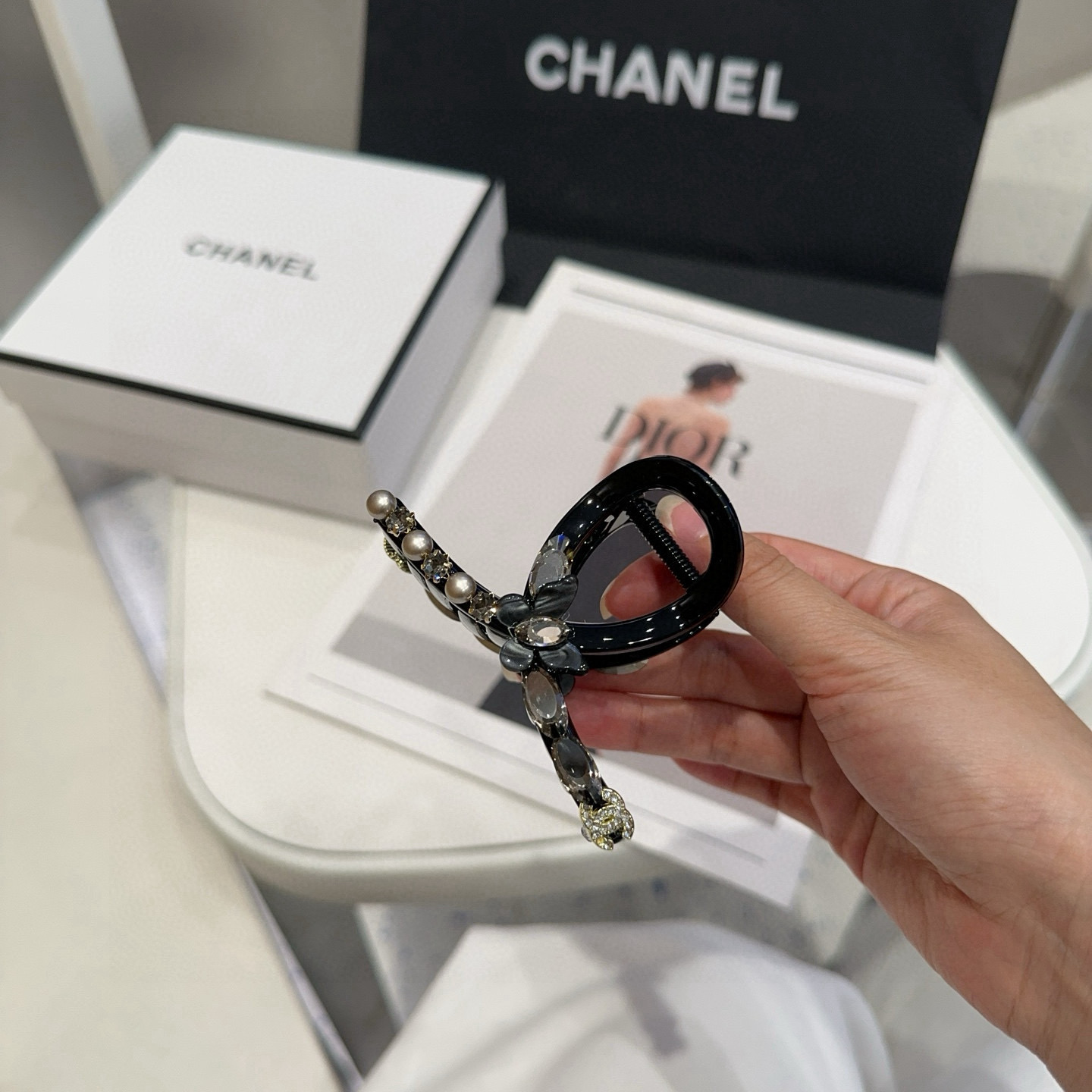 🎁配包装盒Chanel (香奈儿)最新款小香爆款抓夹，超级好看！名媛范儿十足，小仙女必备…