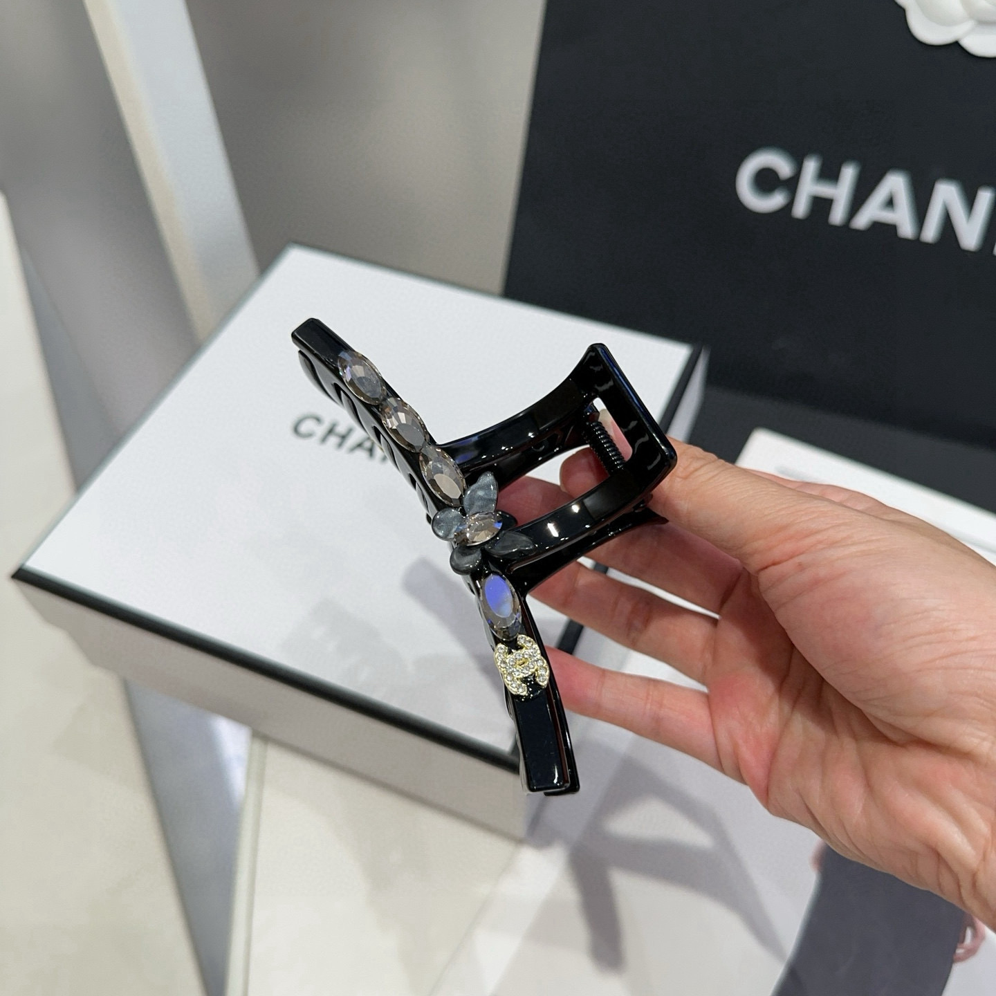 🎁配包装盒Chanel (香奈儿)最新款小香爆款抓夹，超级好看！名媛范儿十足，小仙女必备…