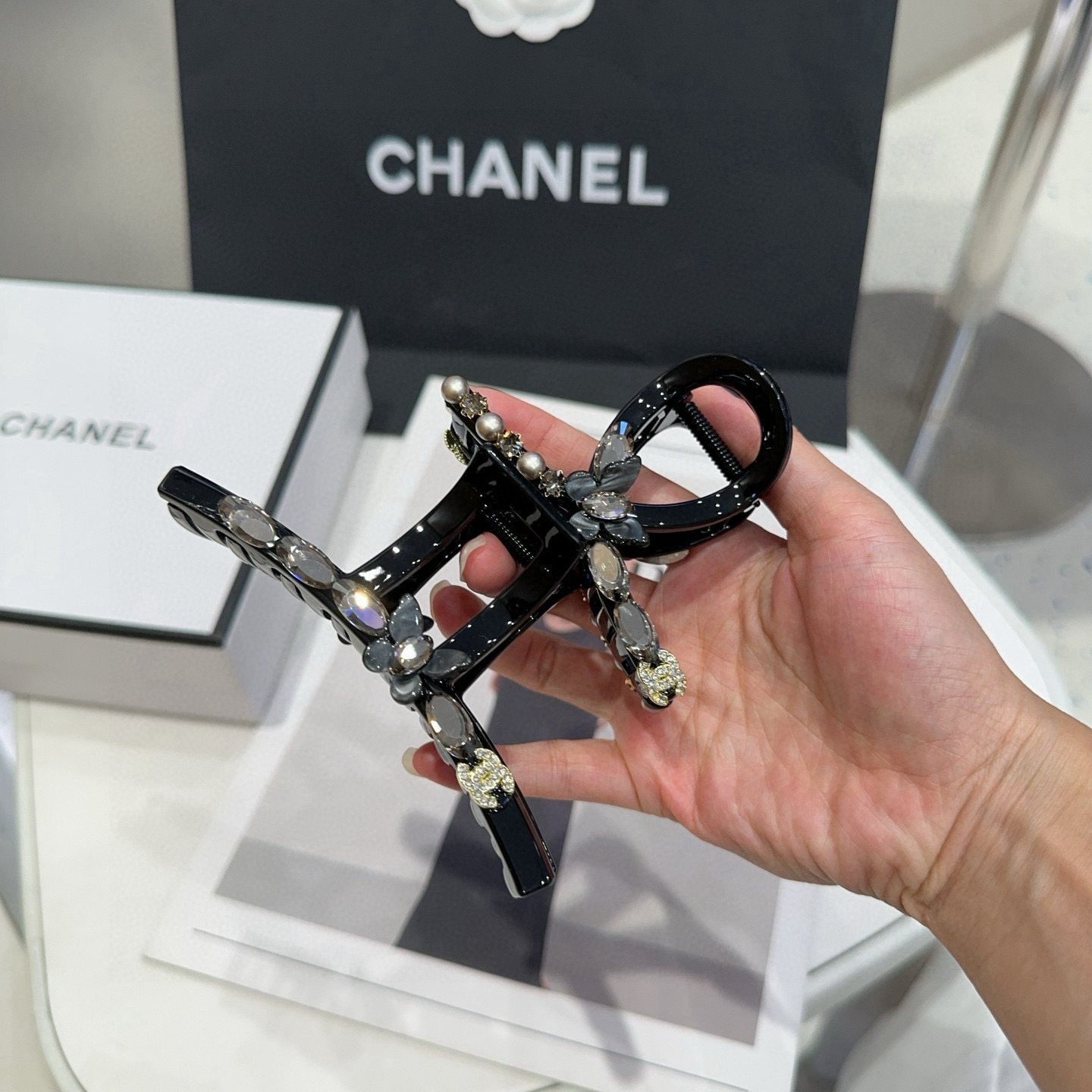 🎁配包装盒Chanel (香奈儿)最新款小香爆款抓夹，超级好看！名媛范儿十足，小仙女必备…