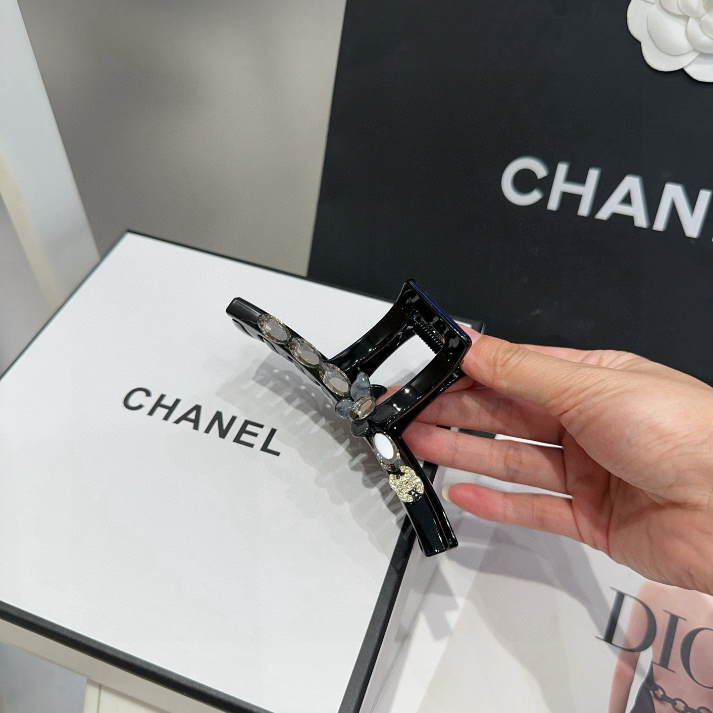 🎁配包装盒Chanel (香奈儿)最新款小香爆款抓夹，超级好看！名媛范儿十足，小仙女必备…