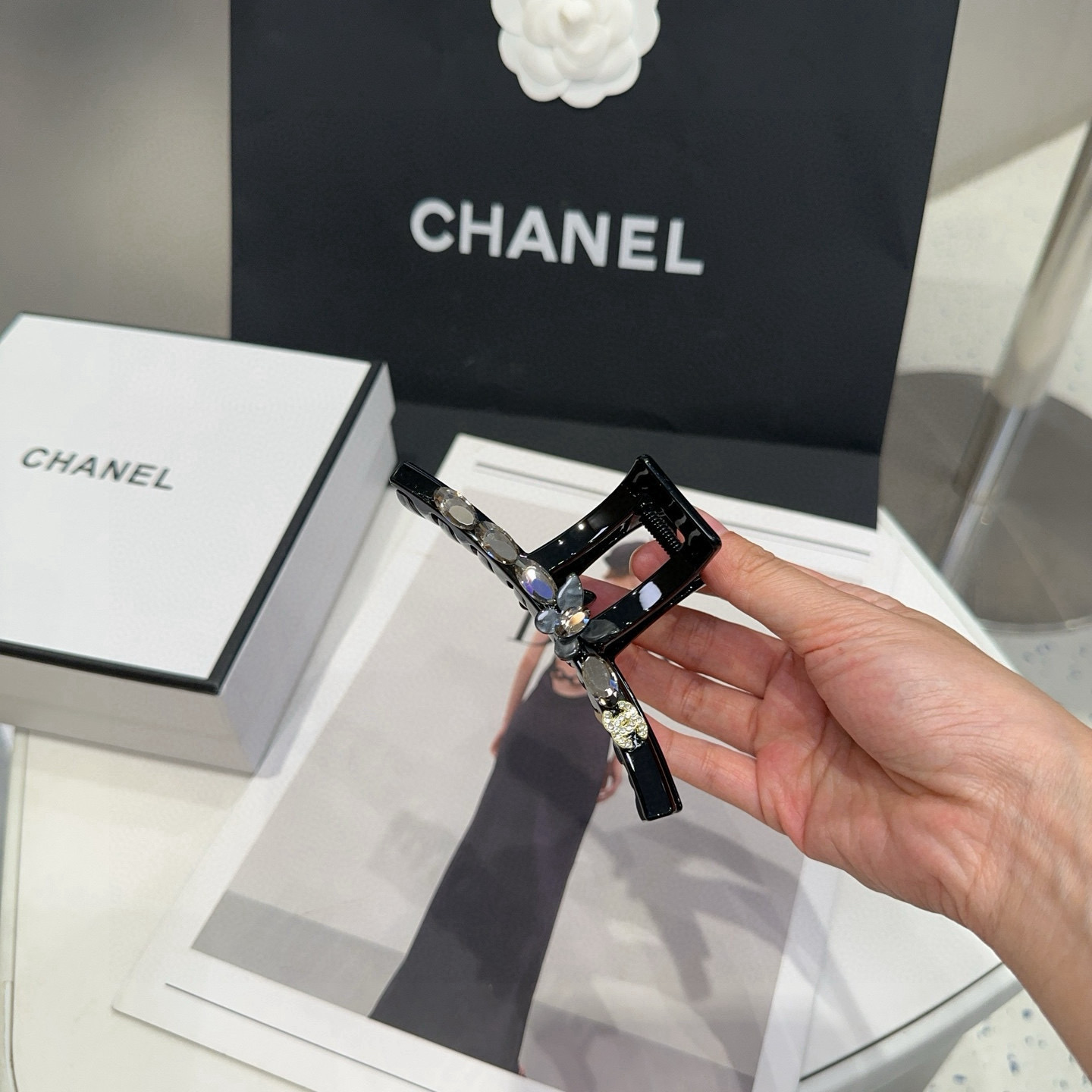 🎁配包装盒Chanel (香奈儿)最新款小香爆款抓夹，超级好看！名媛范儿十足，小仙女必备…